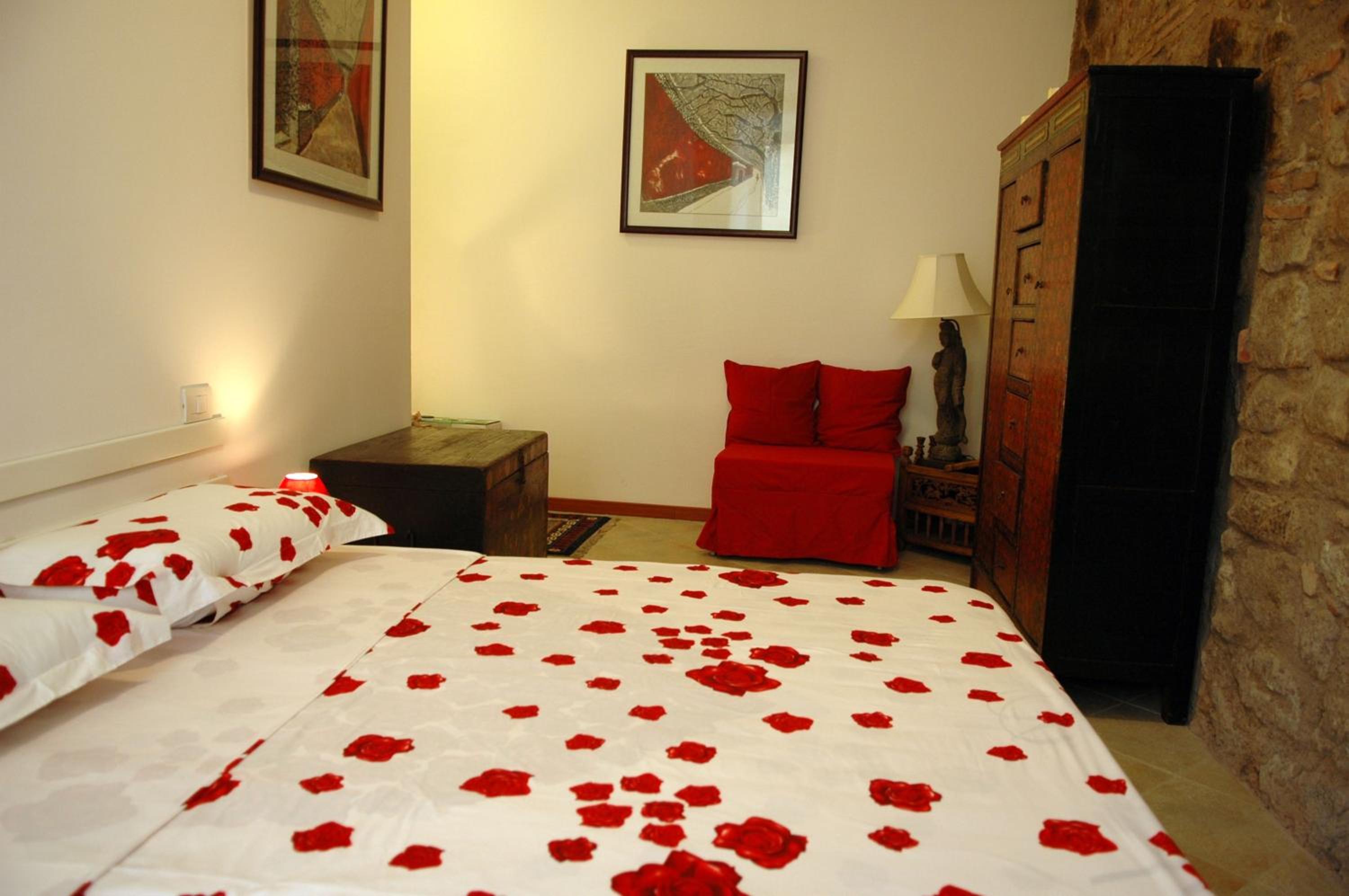 Economy Triple Room with Shared Bathroom photo 3