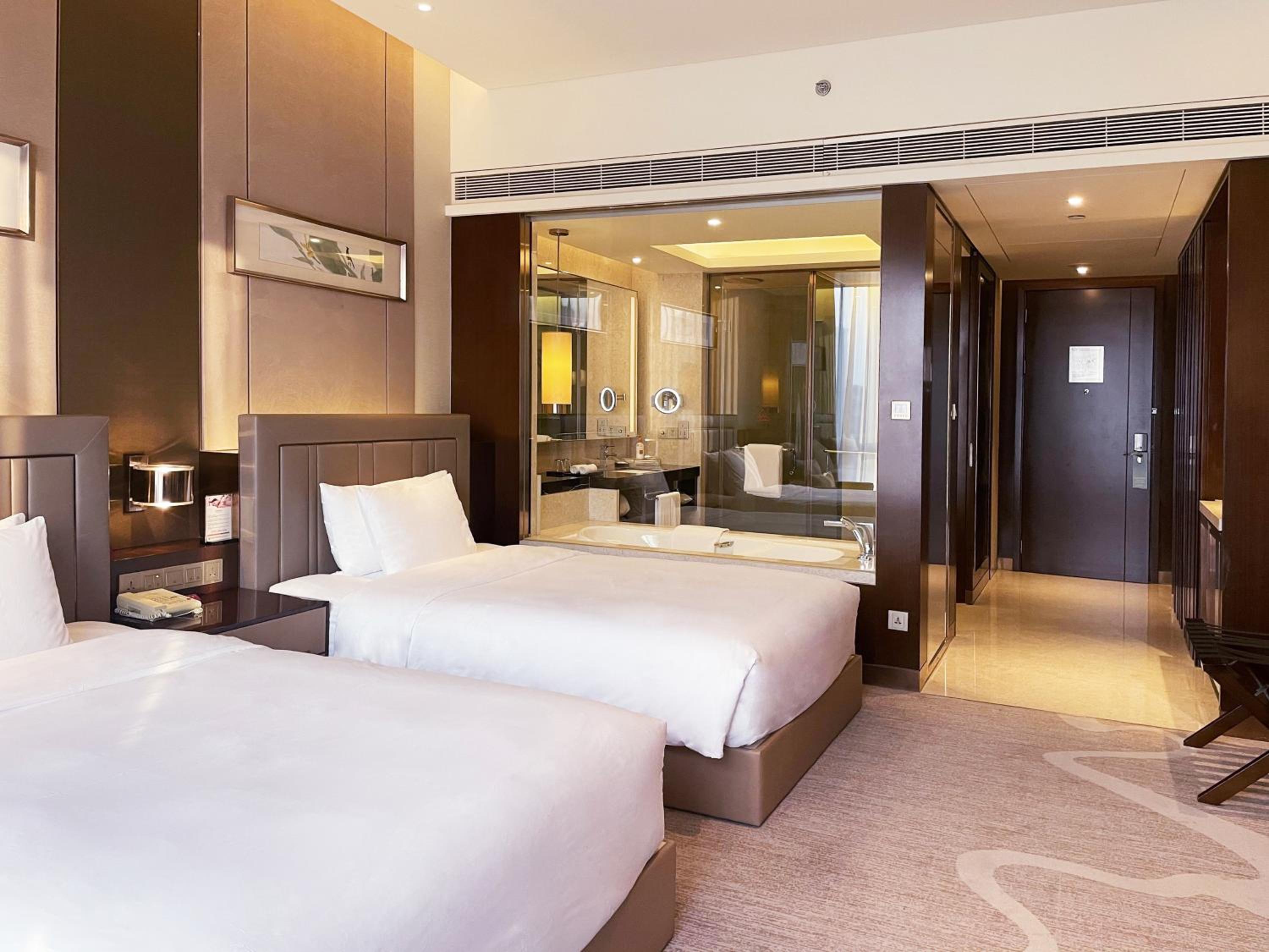 Standard Double Room with Two Double Beds and City View photo 1