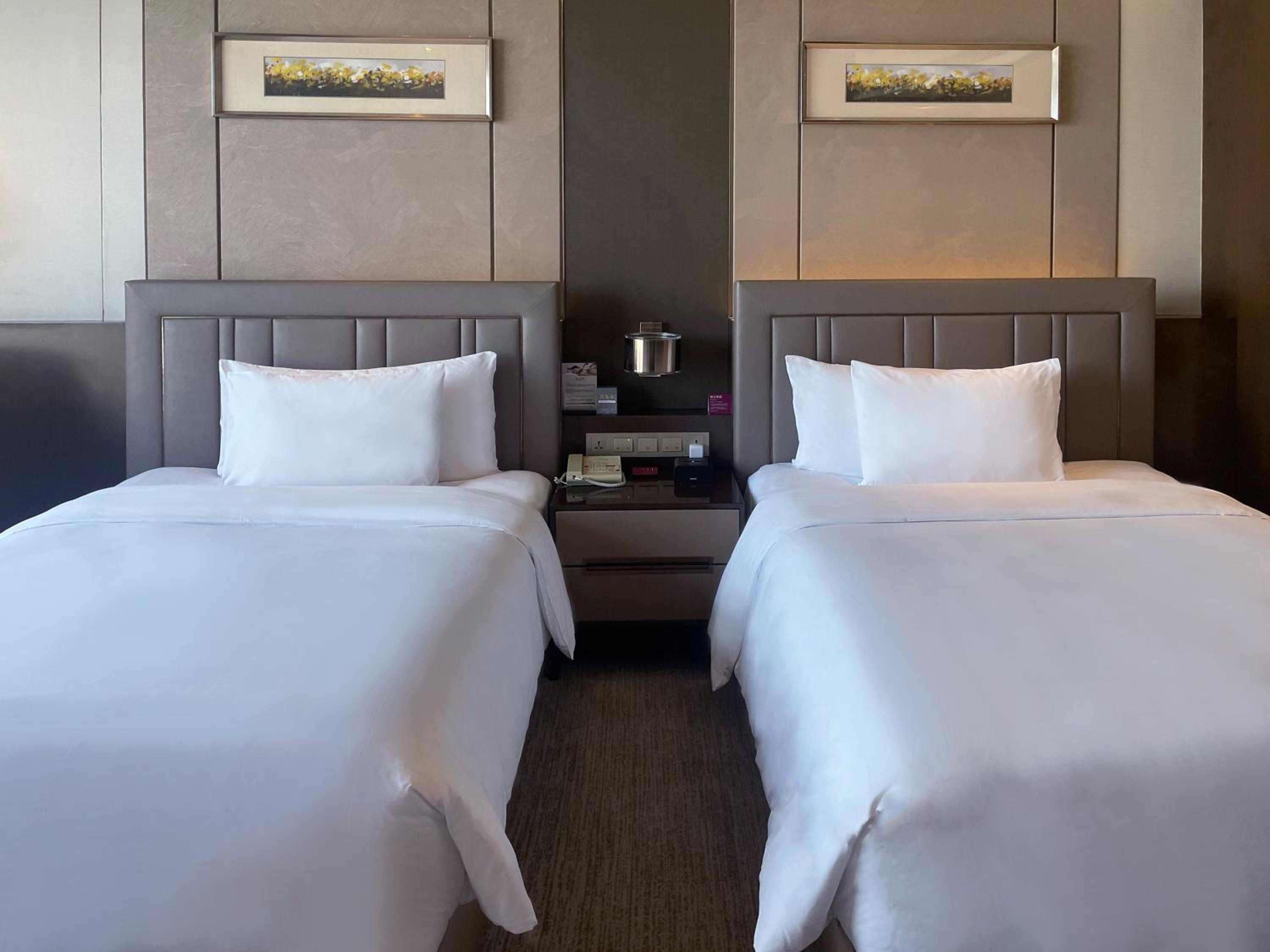 Premium Double Room with Two Double Beds and Lake View photo 1