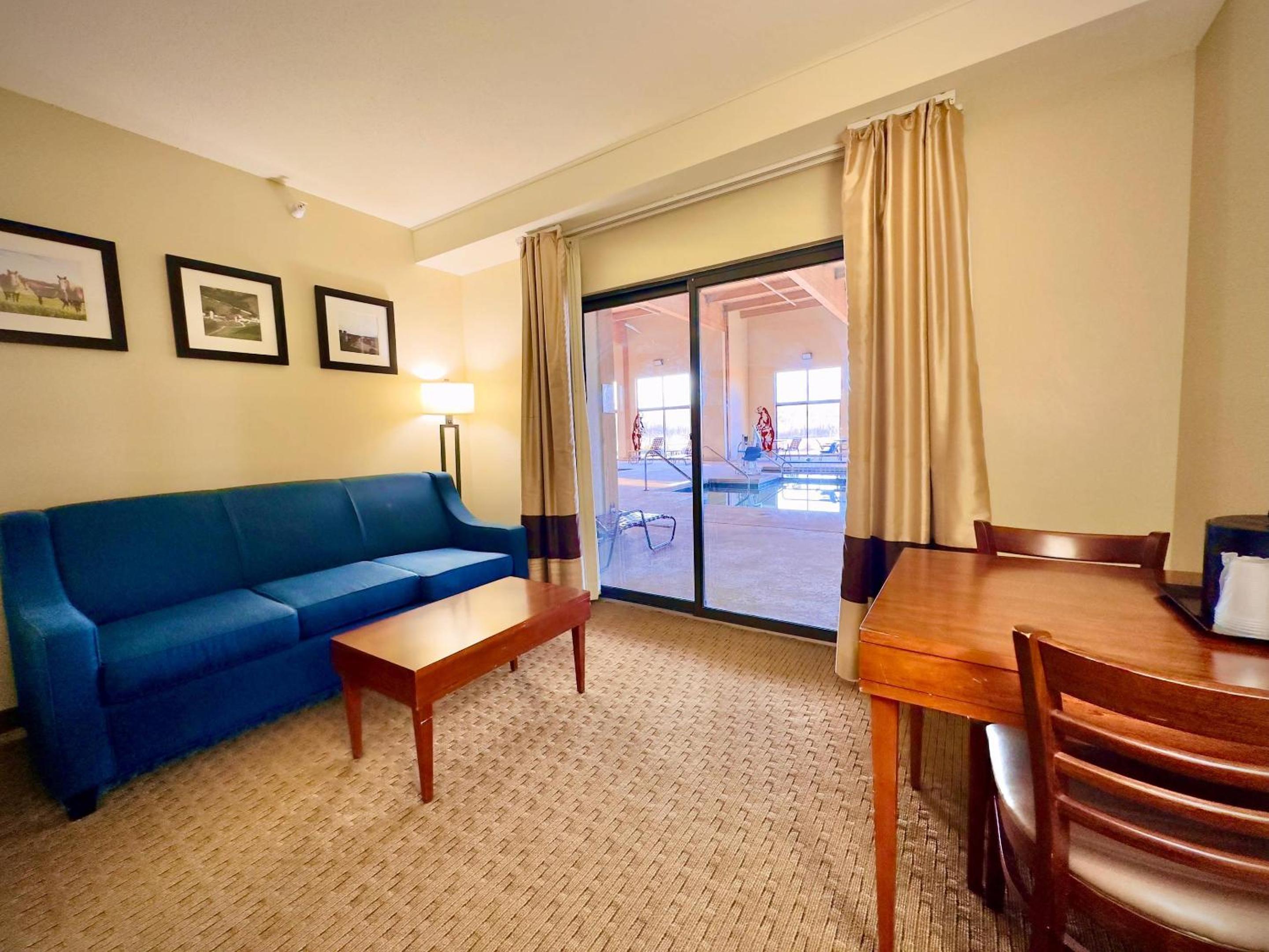 Queen Suite with Two Queen Beds - Accessible/Non-Smoking - Photo 7