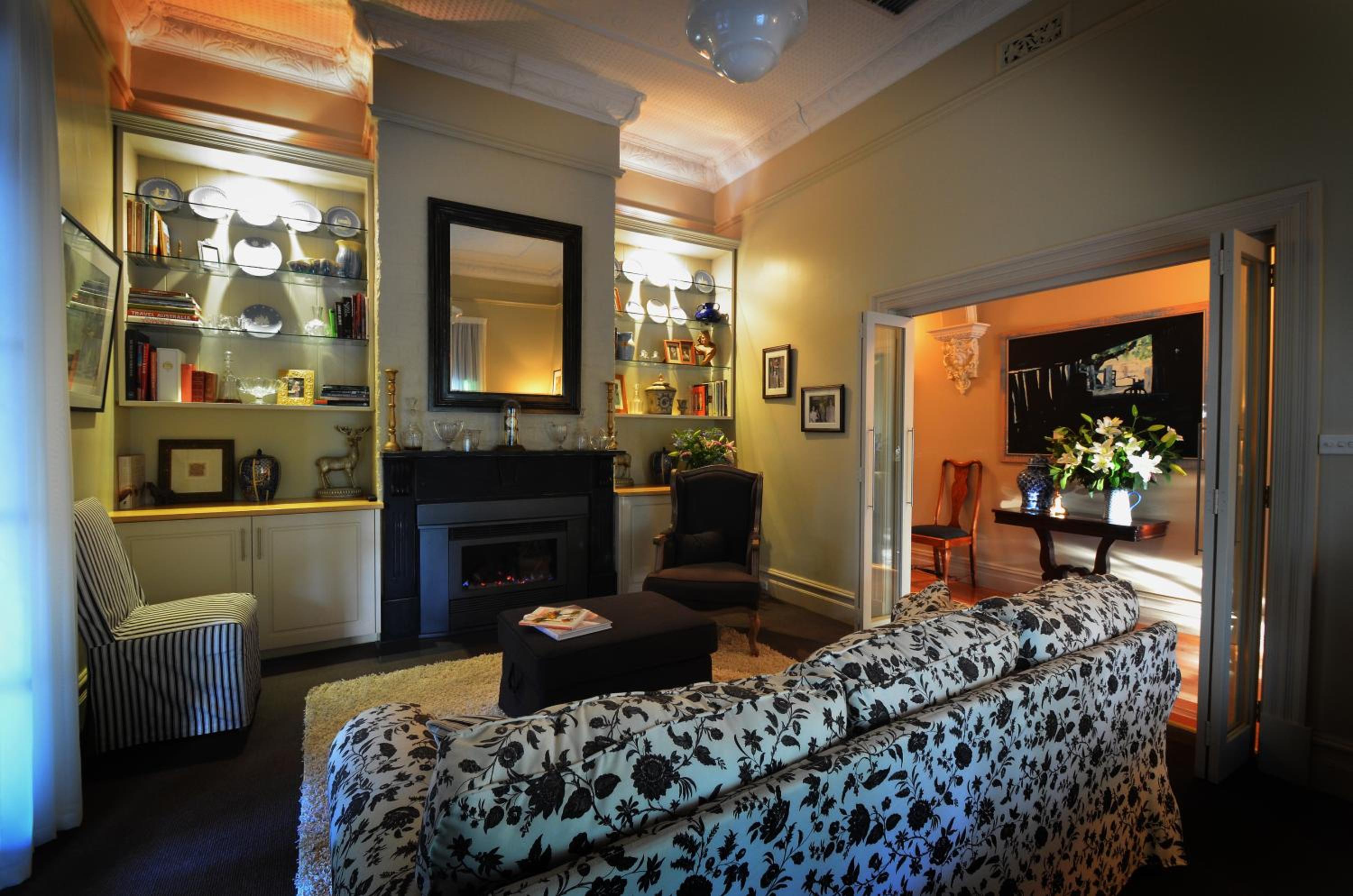 Deluxe Queen Suite photo 2