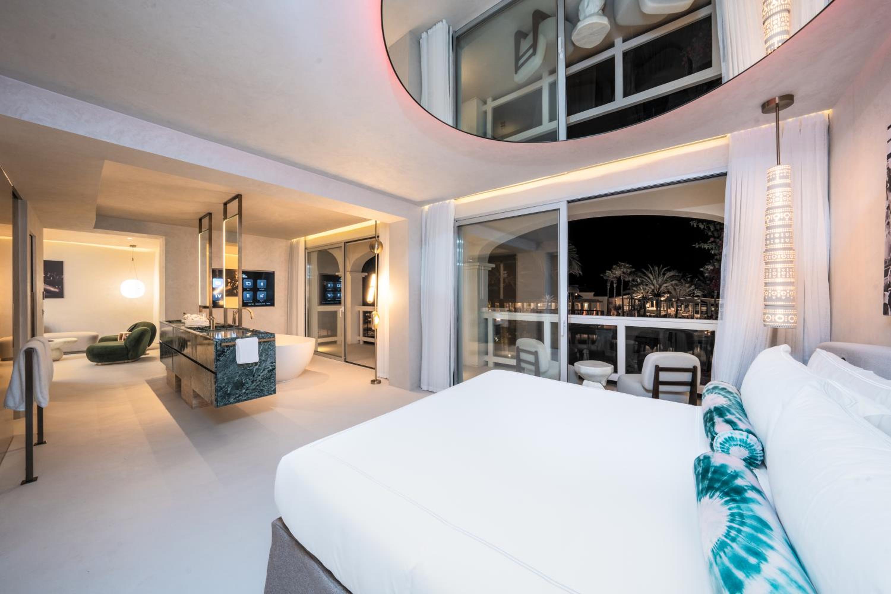 Epic Suite with Pool View- Entrance to Pacha Club Included photo 3