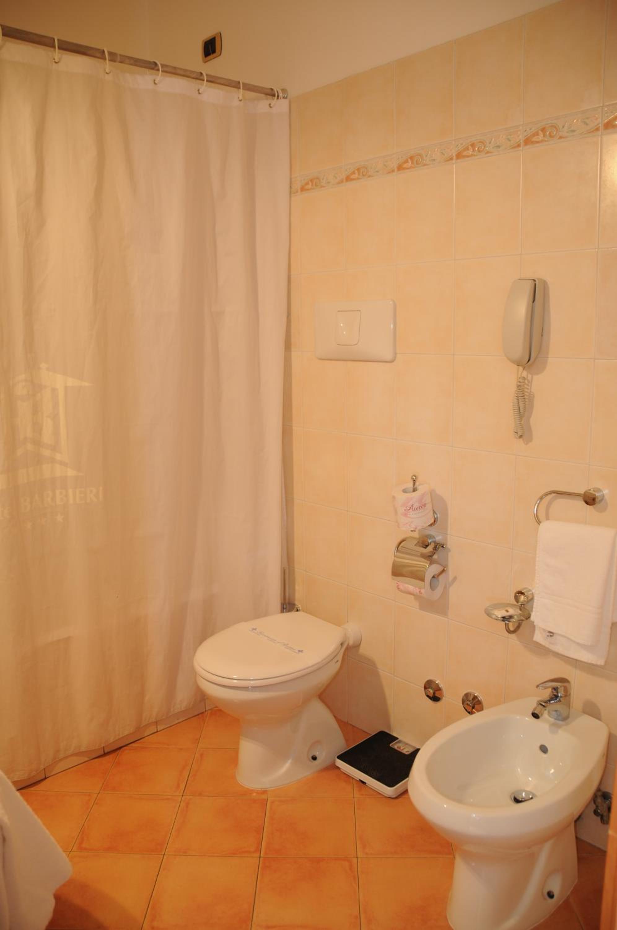 Double or Twin Room - Photo 5