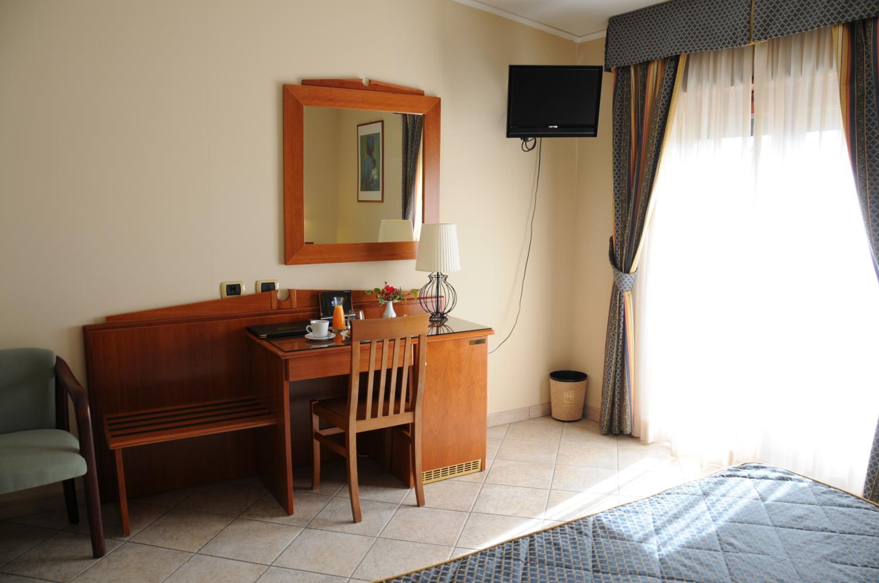 Double or Twin Room - Photo 2