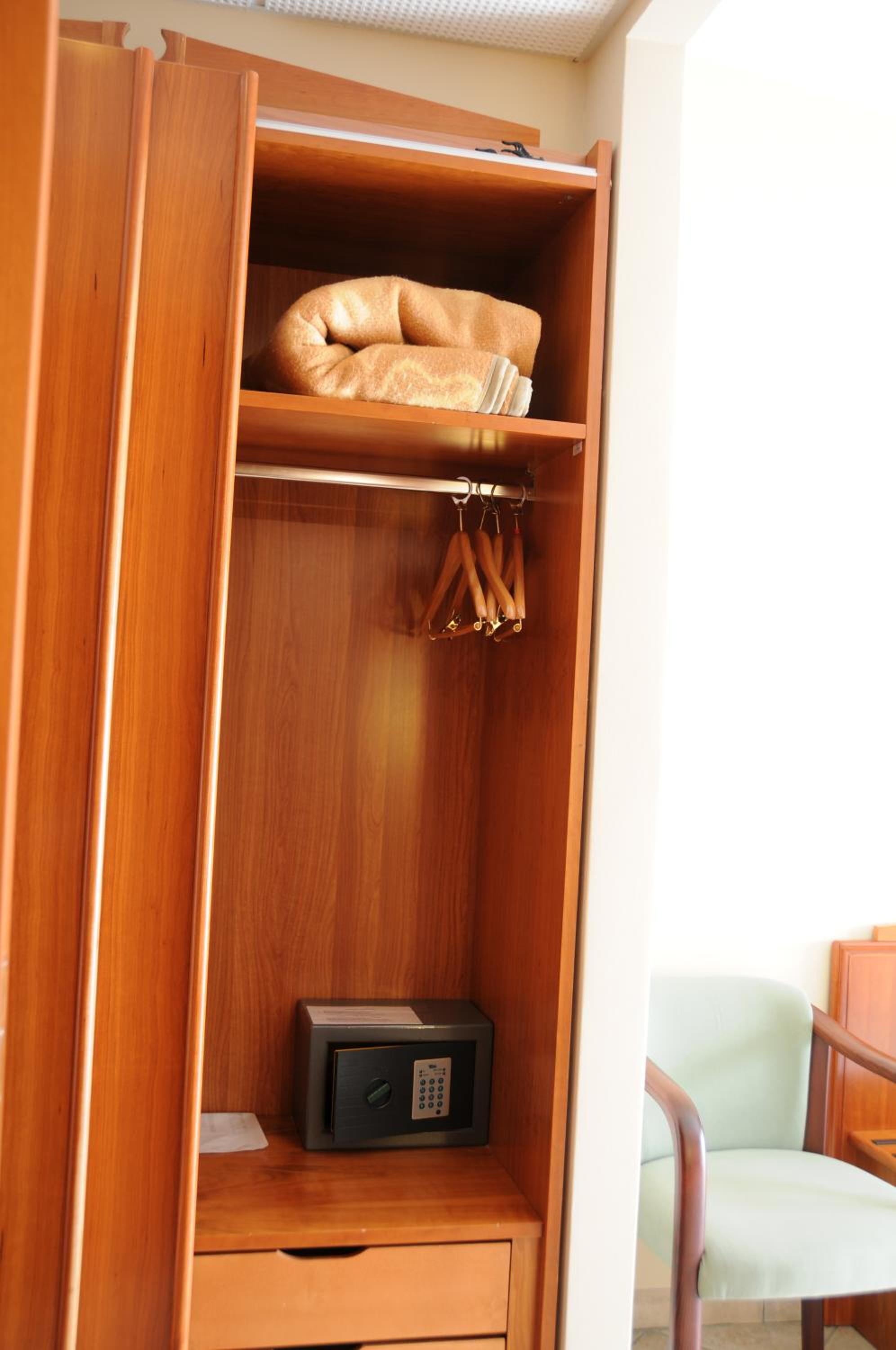 Double or Twin Room - Photo 4