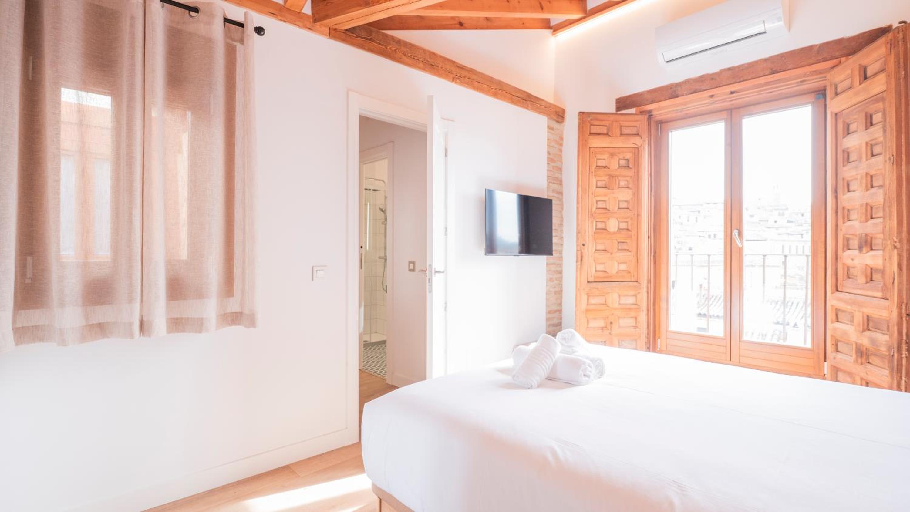 One-Bedroom Apartment with View