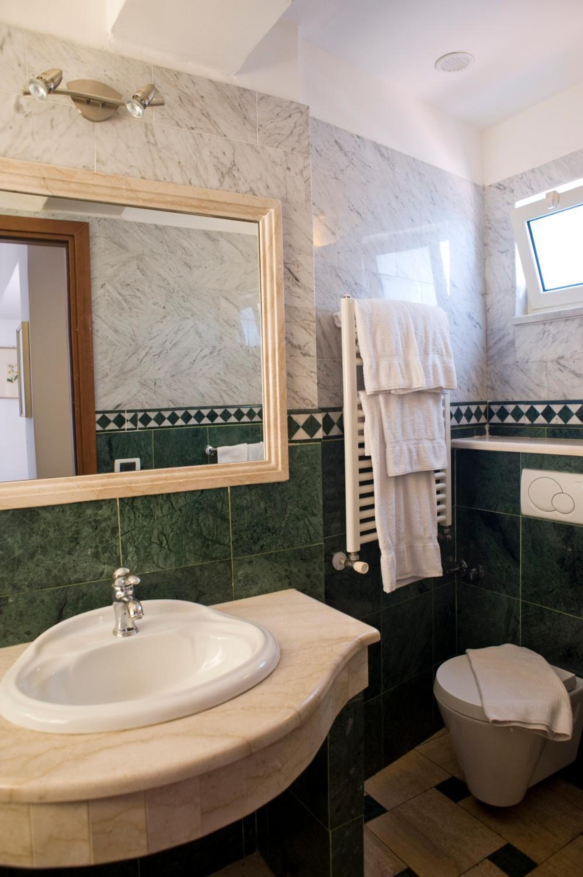 Standard Double Room - Photo 26