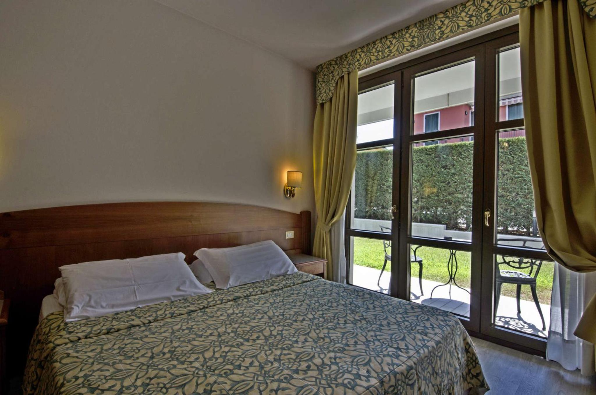 Superior Double or Twin Room with Garden View photo 3