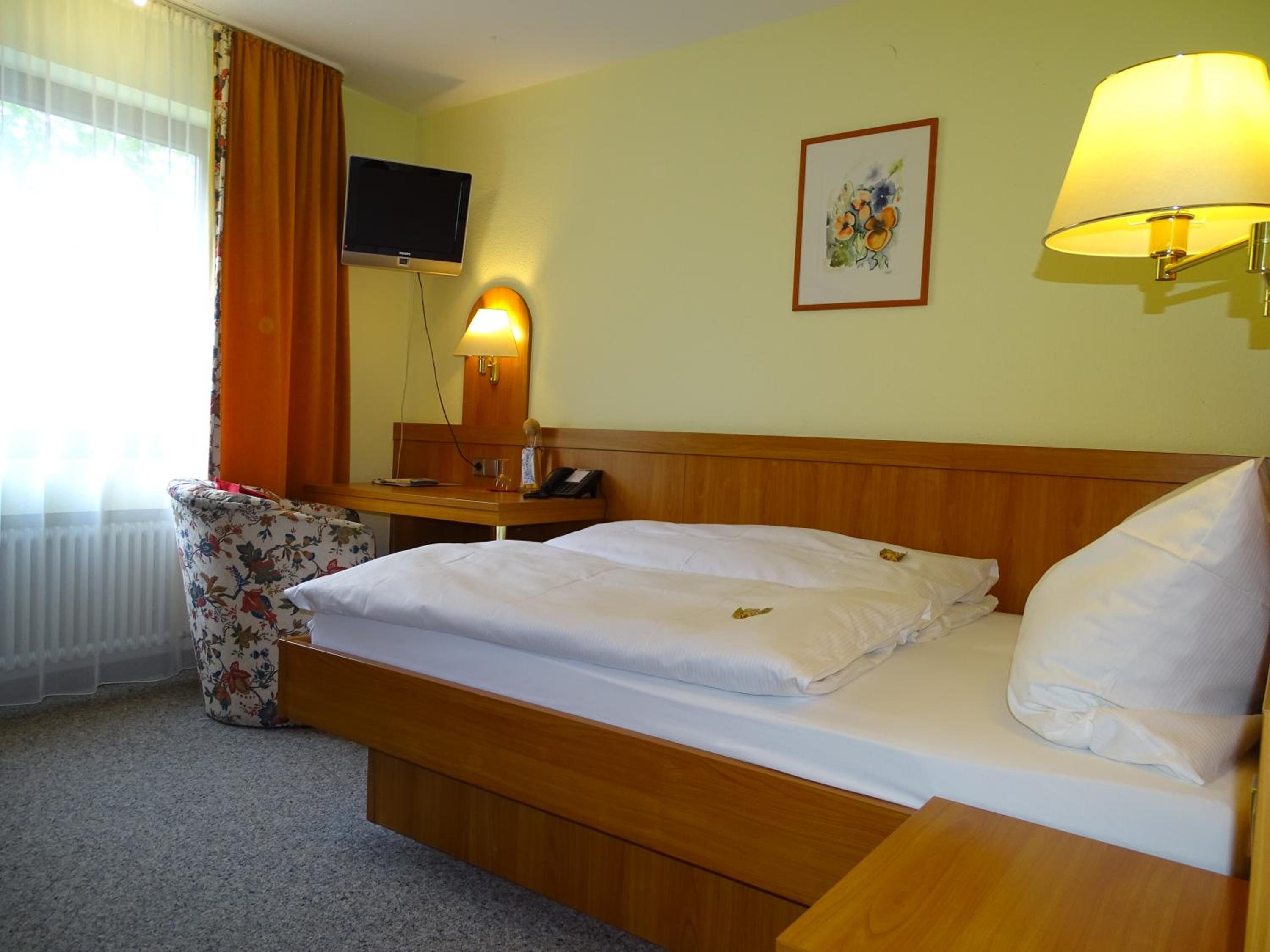 Economy Double Room With French Bed - Photo 2