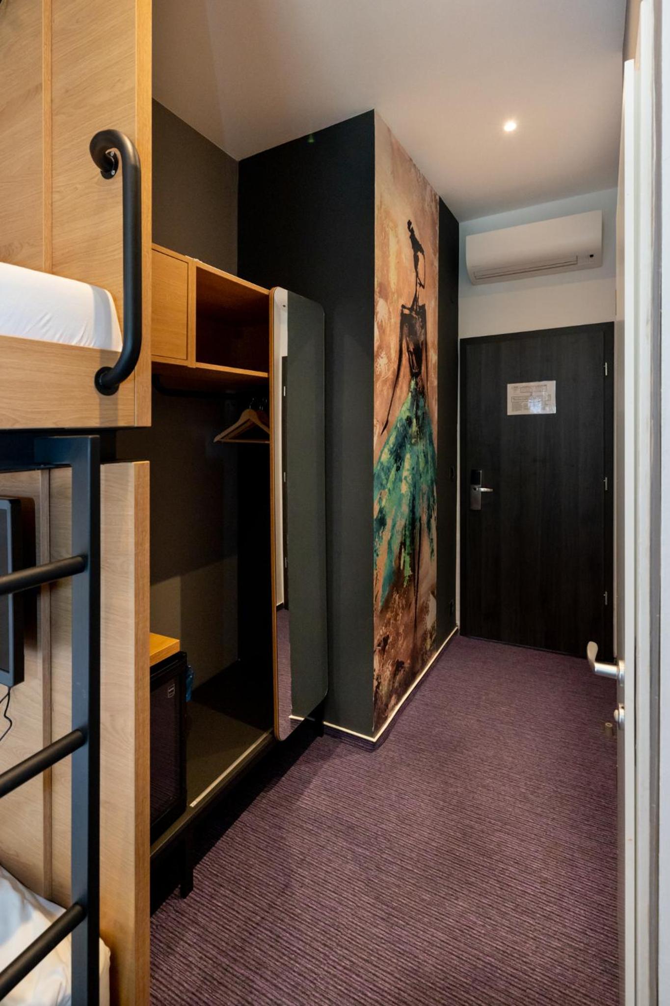 Economy Quadruple Room photo 3