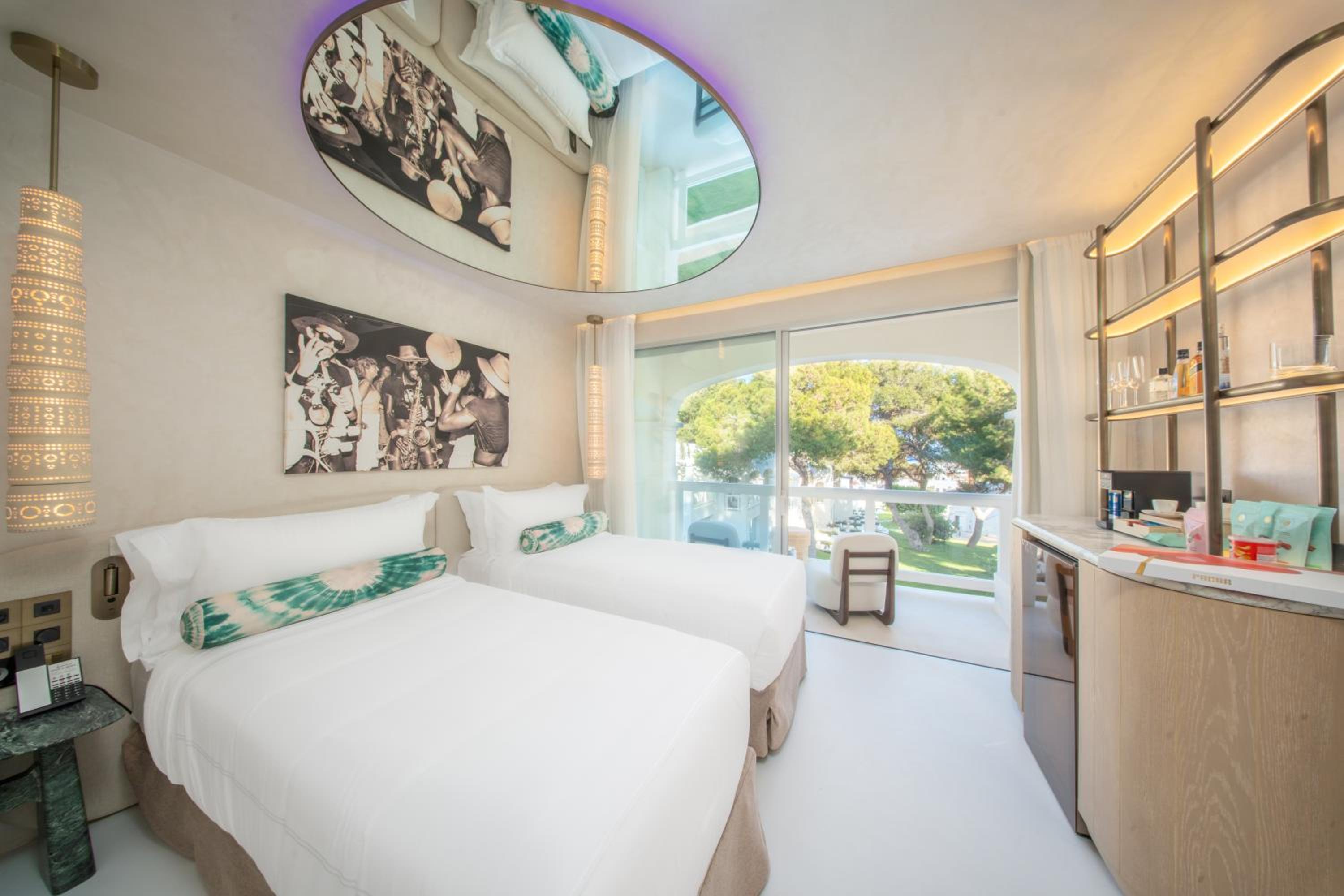 Superior Room with 2 Single Beds- Entrance to Pacha Club Included