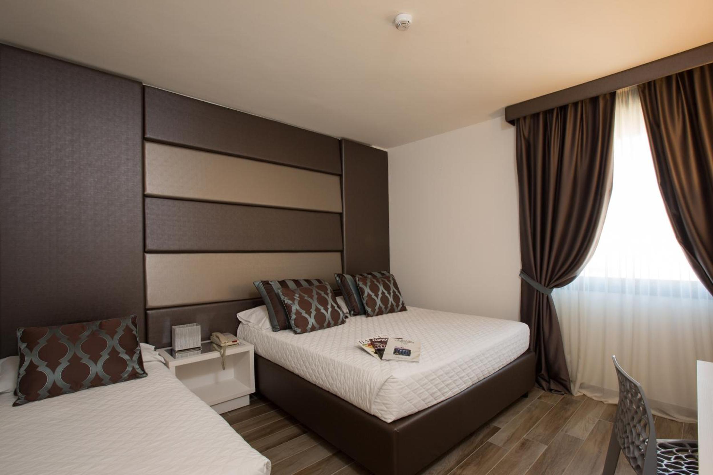 Deluxe Triple Room - Photo 3