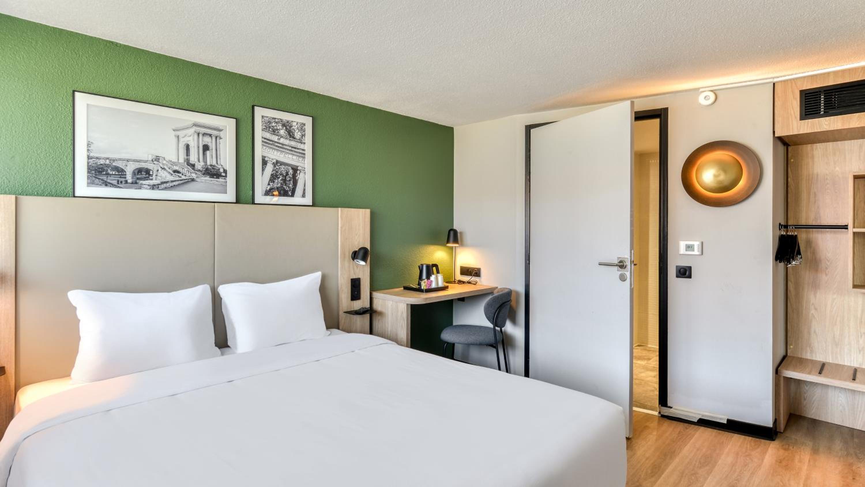 Standard Room - 1 Queen Bed - Photo 9