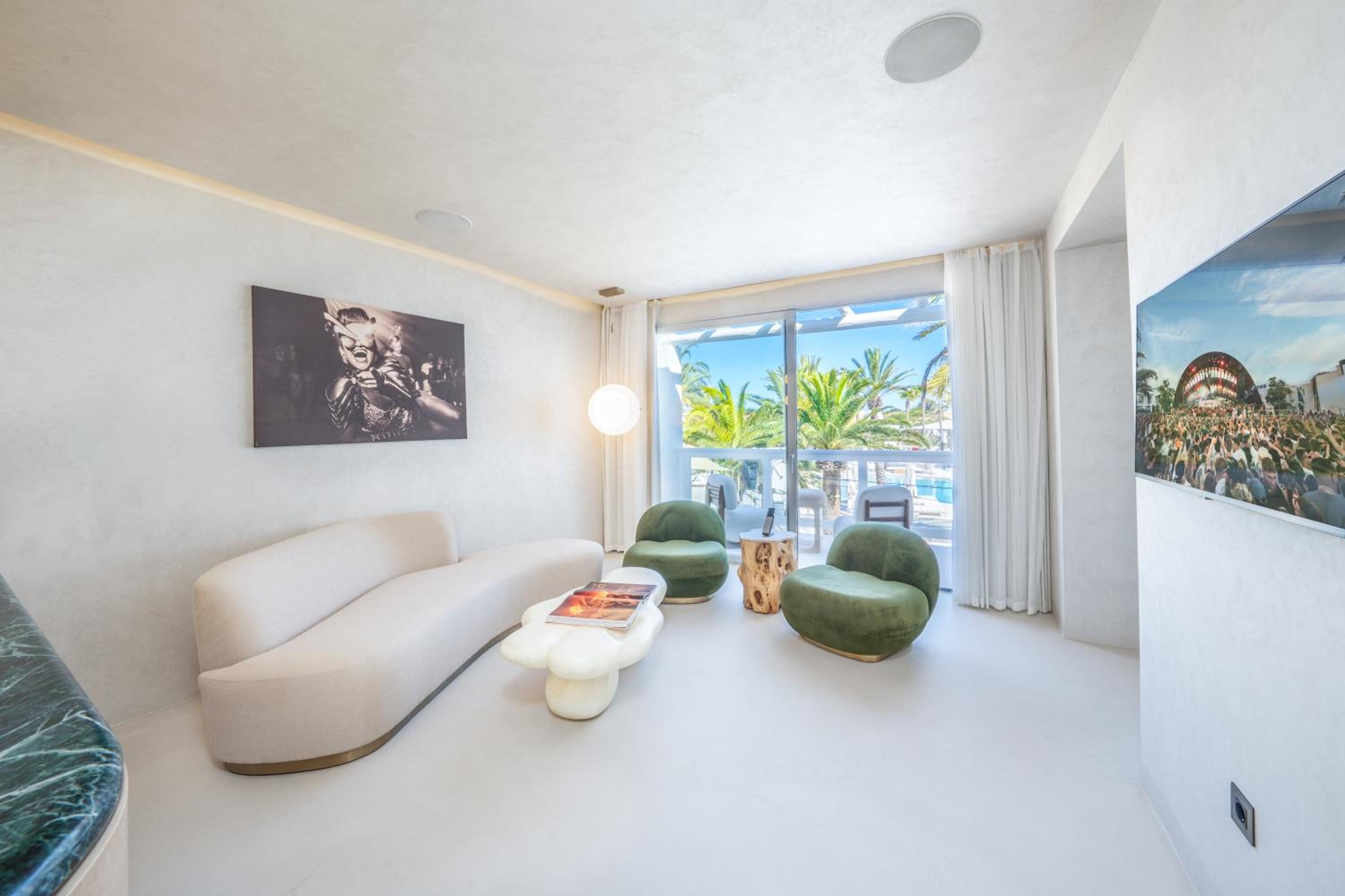 Epic Suite with Pool View
