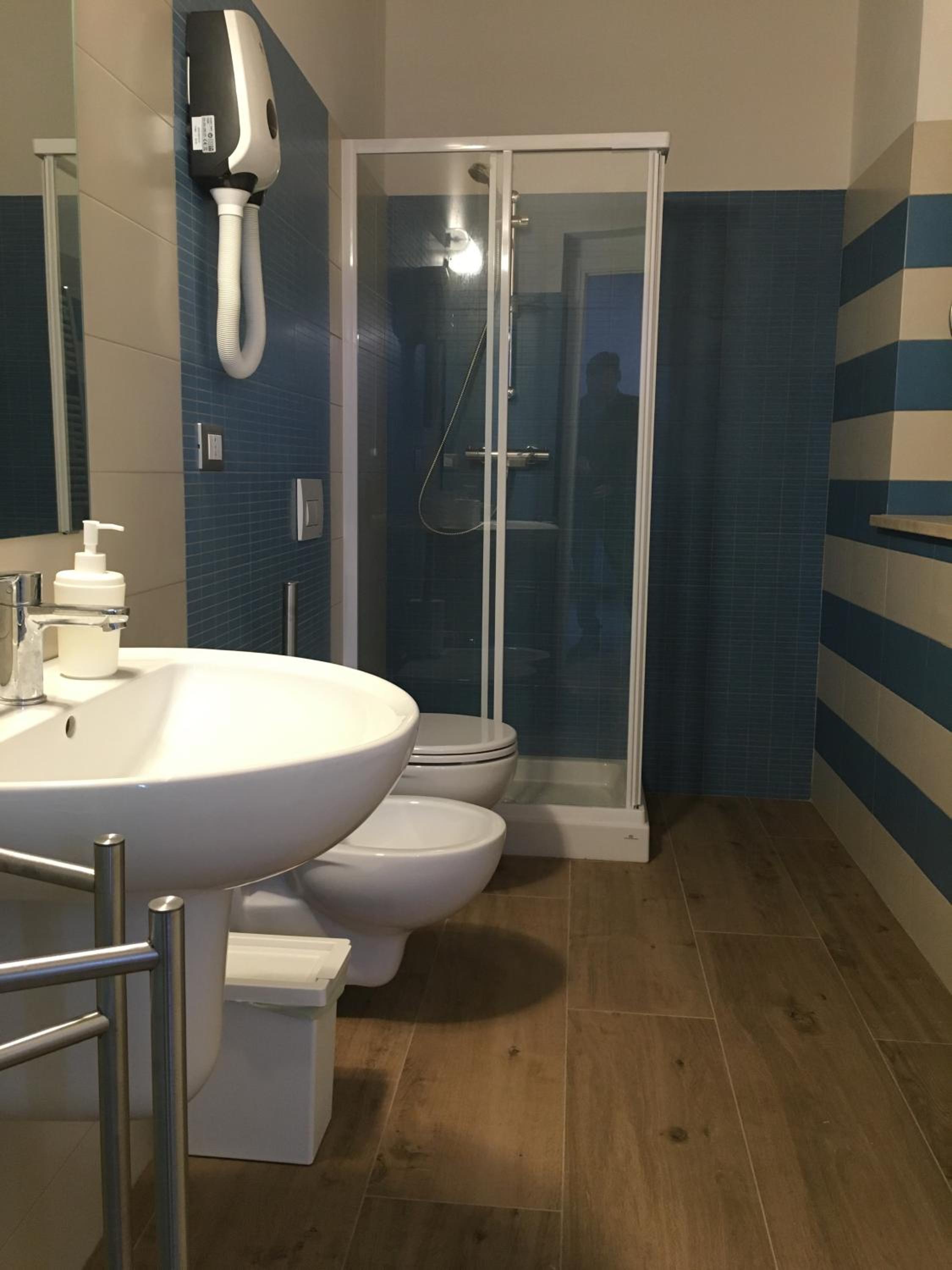 Double Room with Private Bathroom photo 2