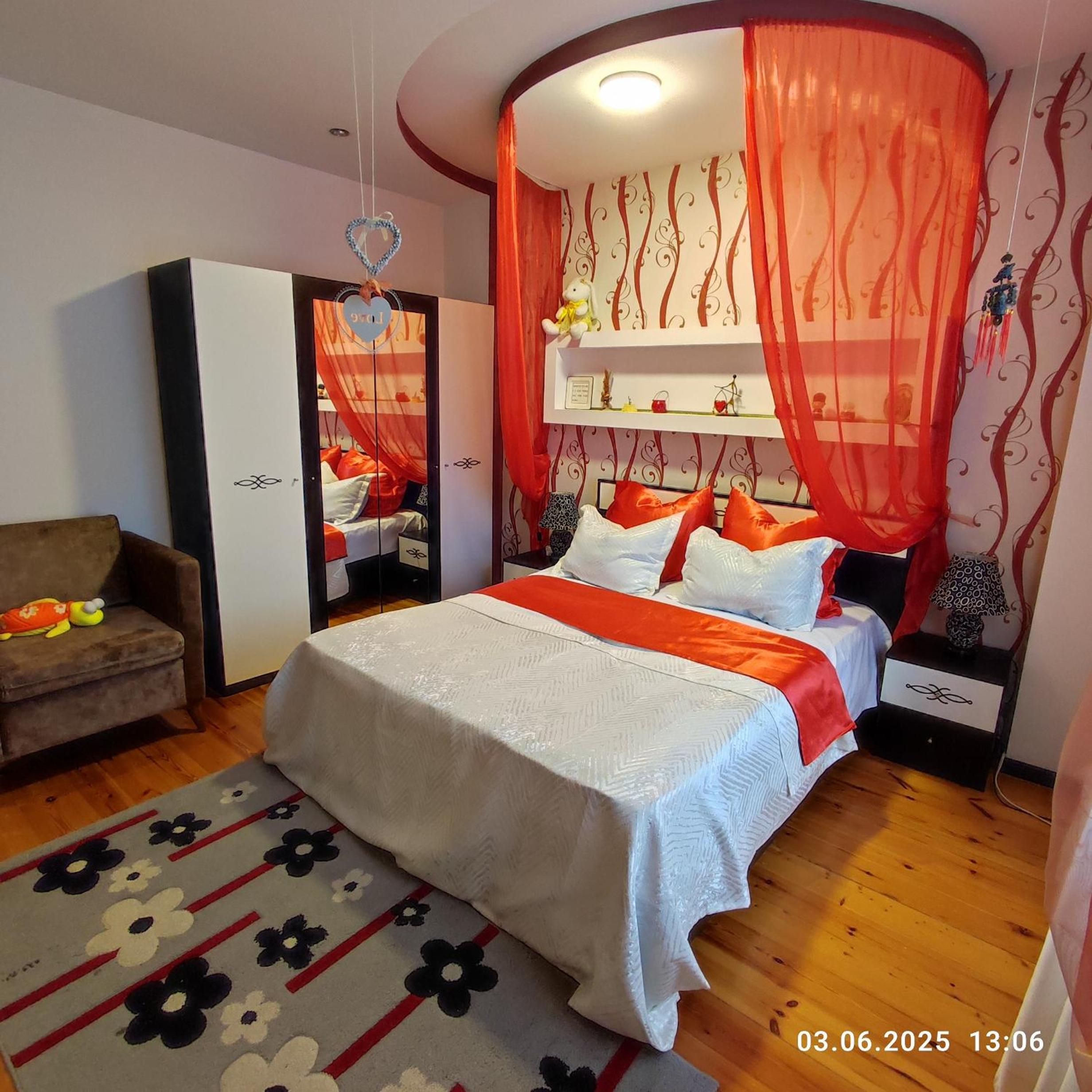 Large Double Room photo 1