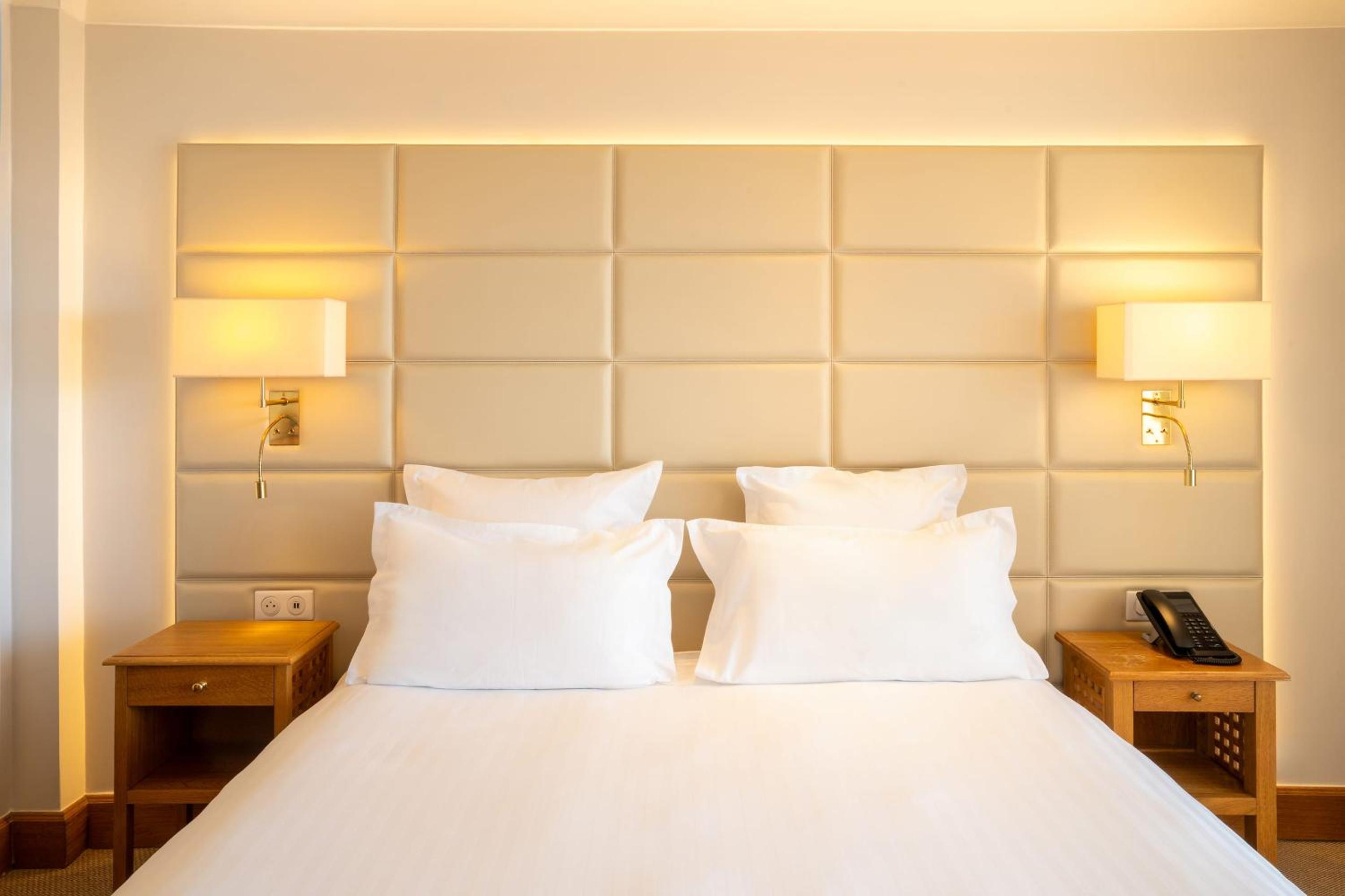 Large Prestige Twin Room with Terrace and Bath Tub - Non-Smoking