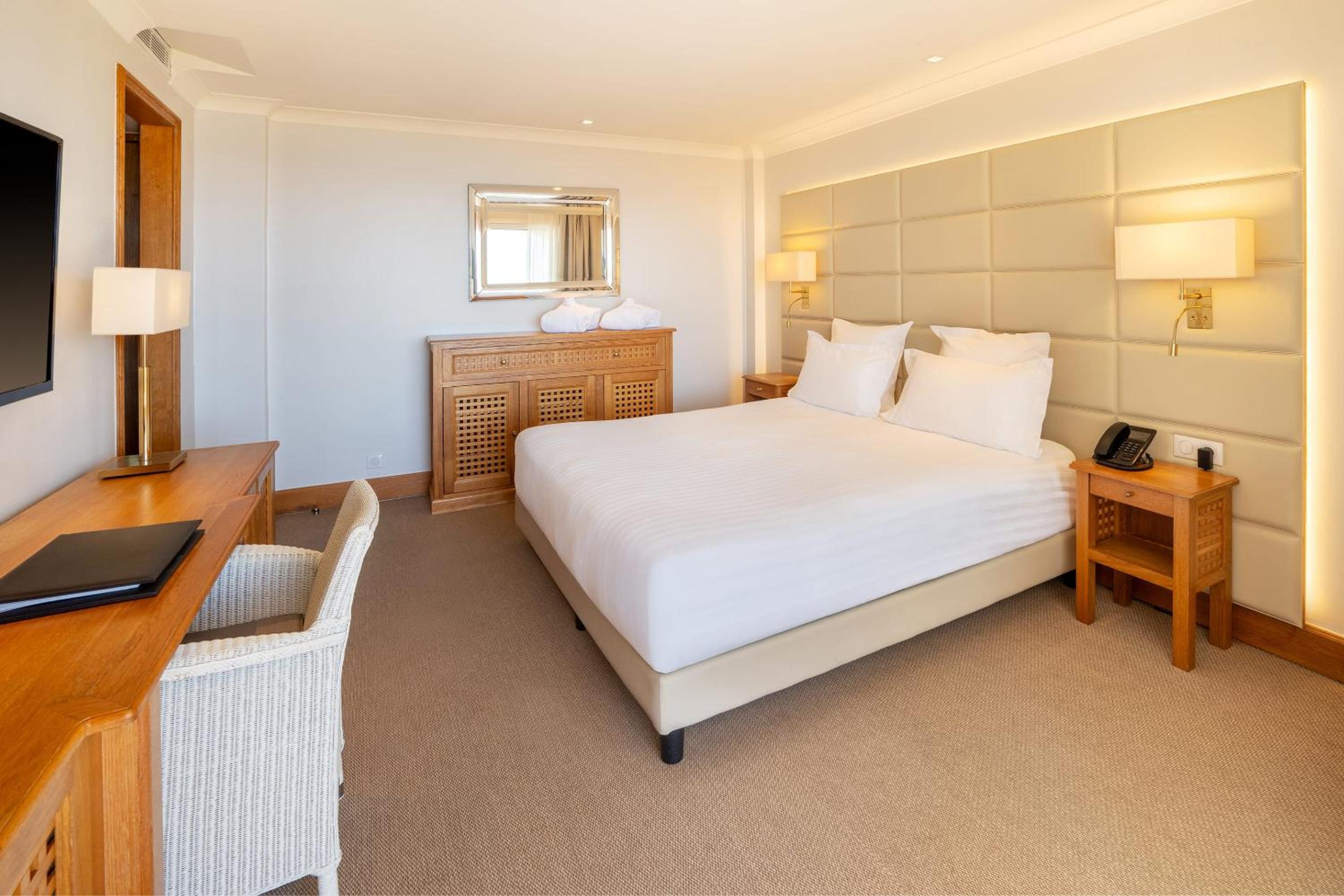 Large Prestige Twin Room with Terrace and Bath Tub - Non-Smoking - Photo 2