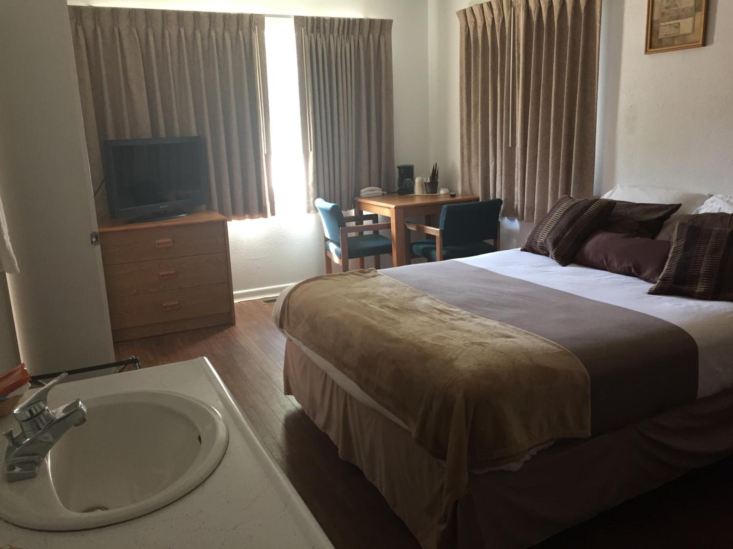 2 Queen Beds Non-Smoking - Photo 10