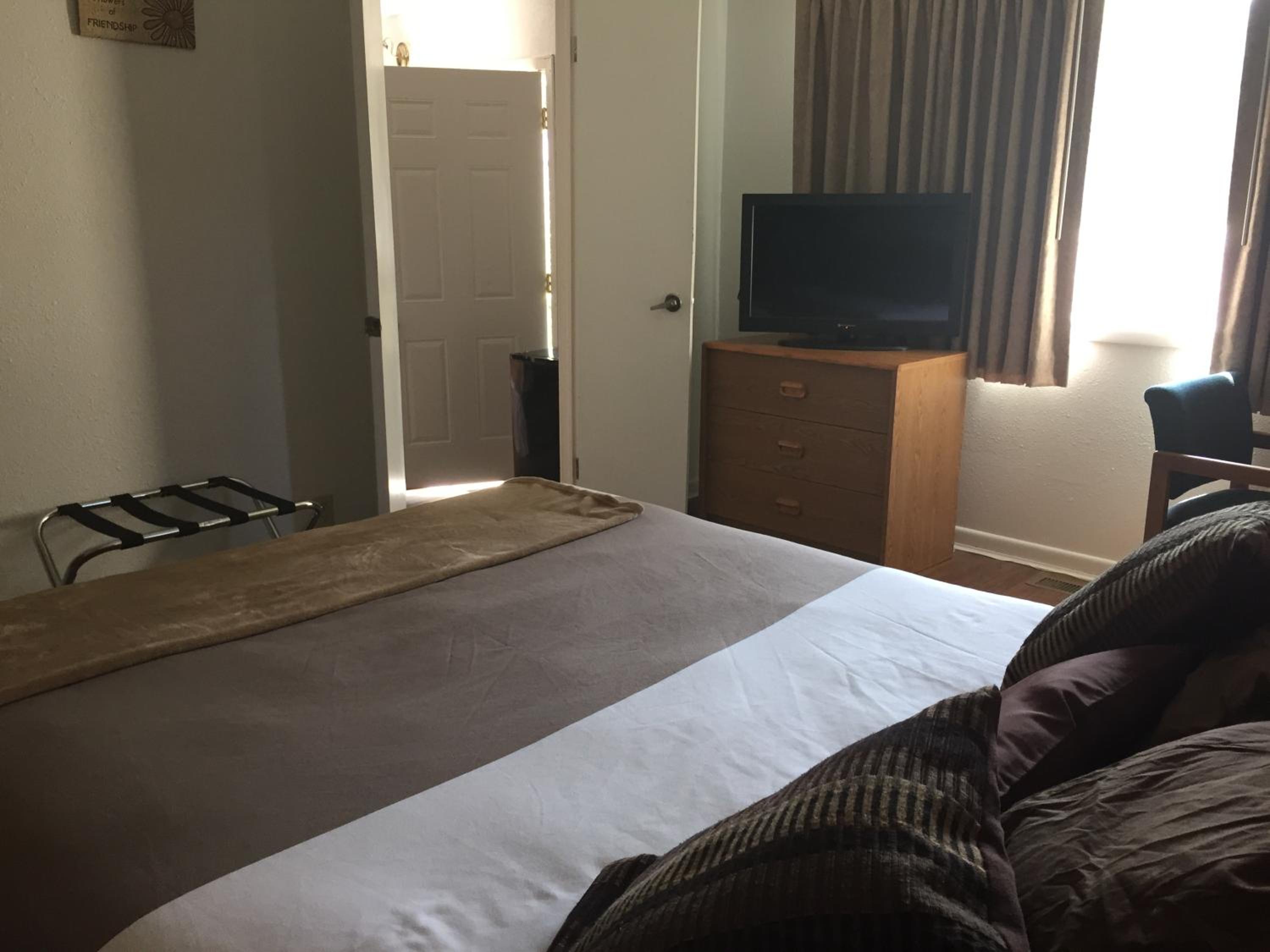 2 Queen Beds Non-Smoking - Photo 12