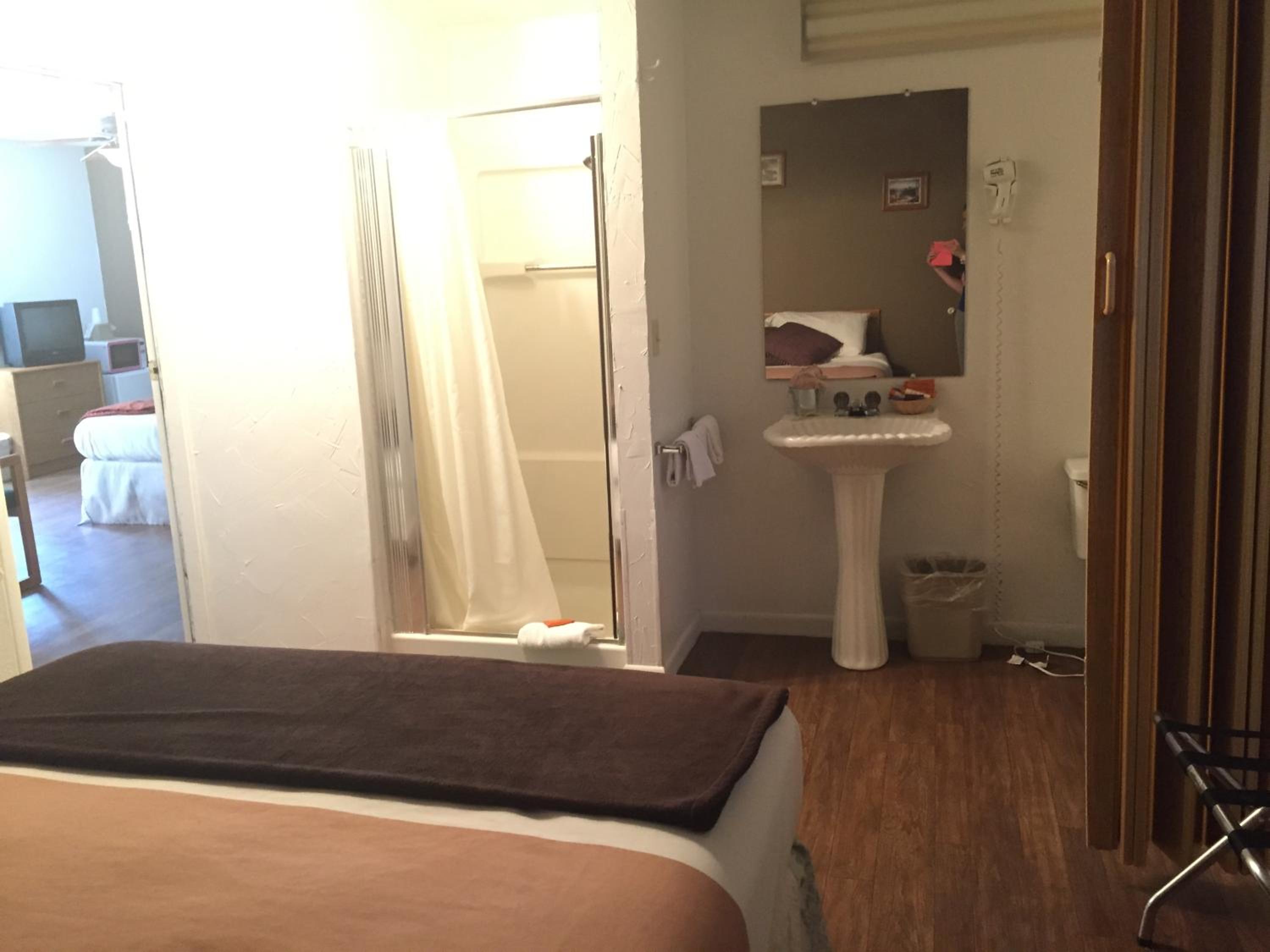 2 Queen Beds Non-Smoking - Photo 14