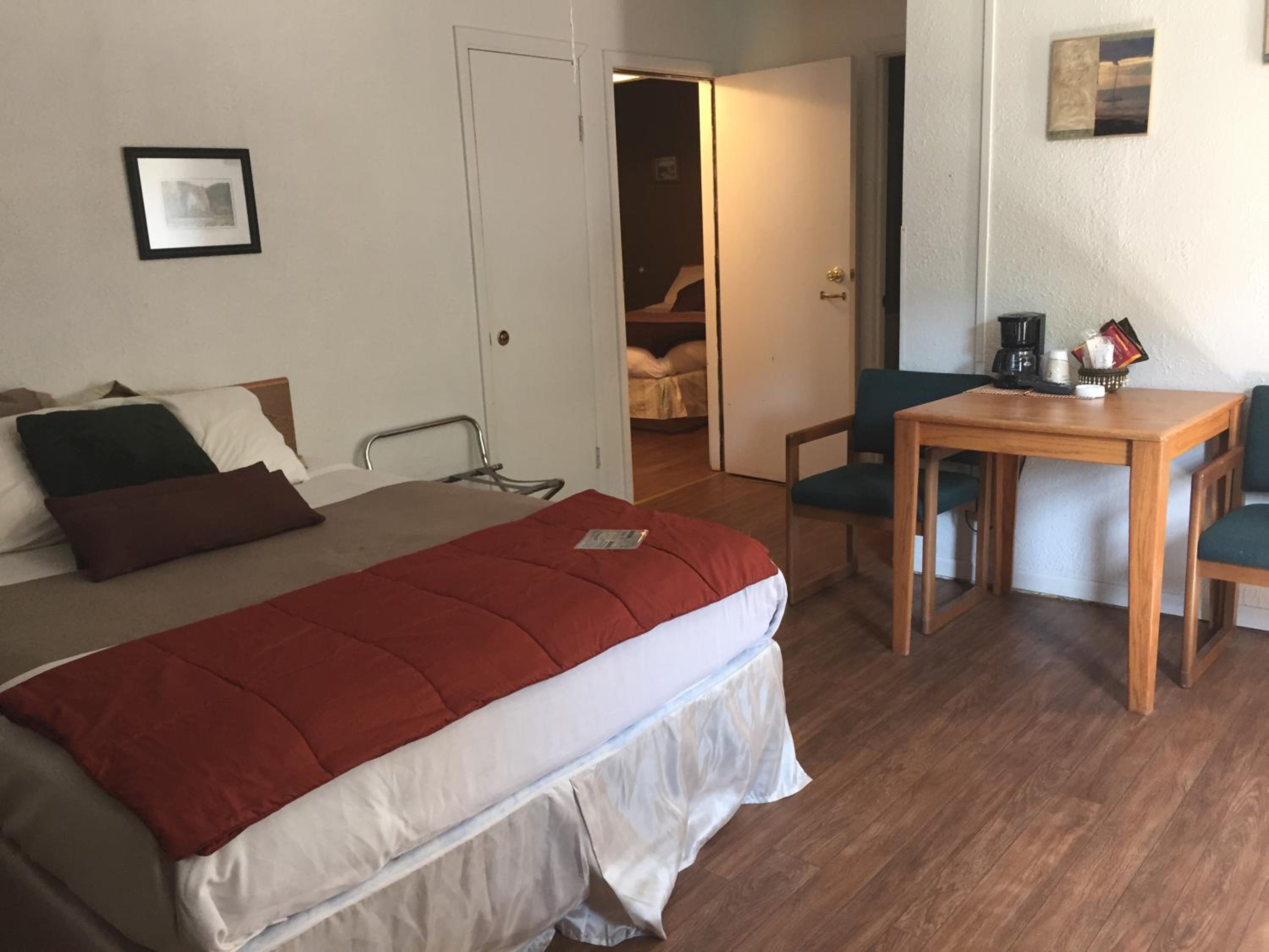 2 Queen Beds Non-Smoking - Photo 13