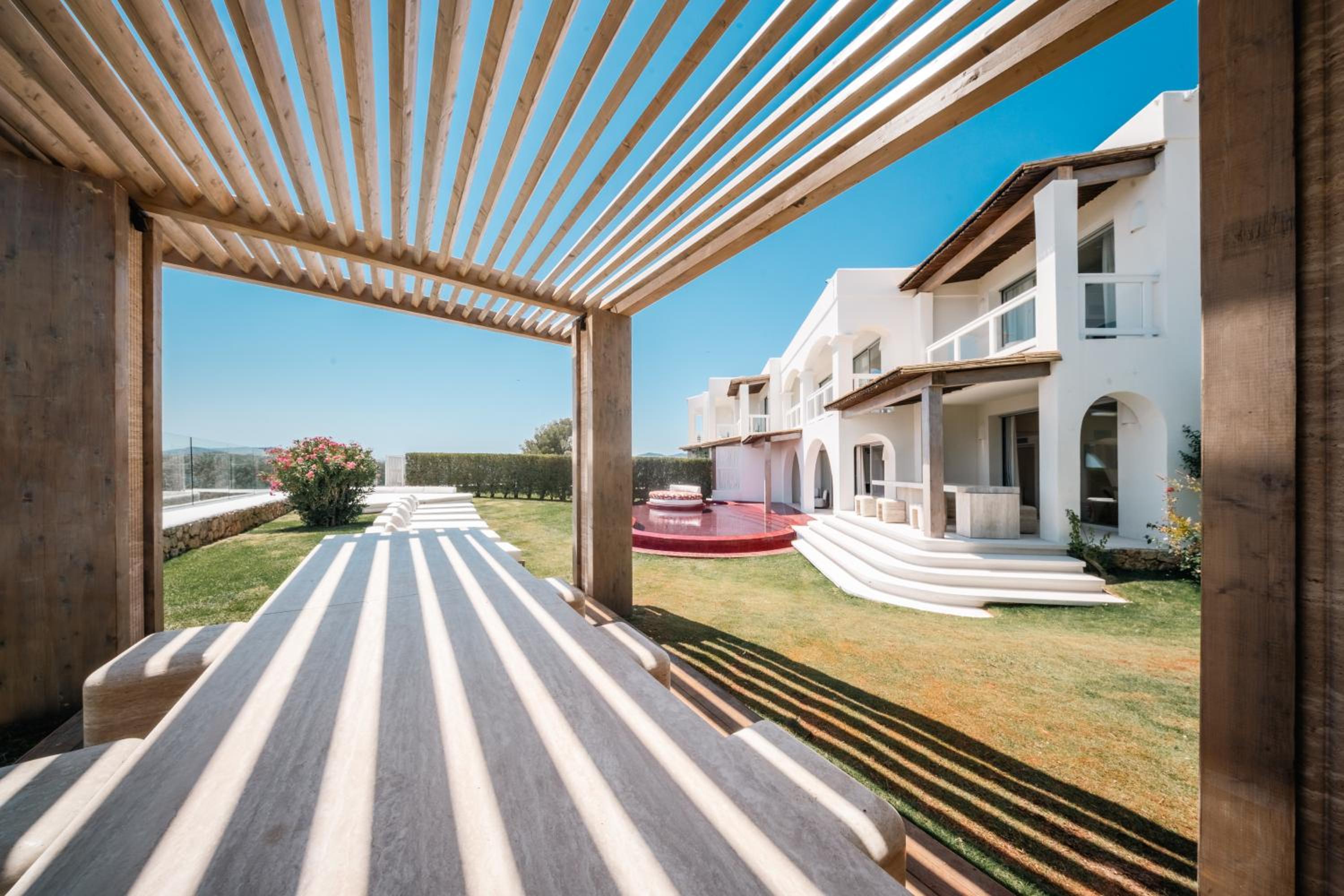 Cherry Suite with Private Pool- Entrance to Pacha Club Included photo 2