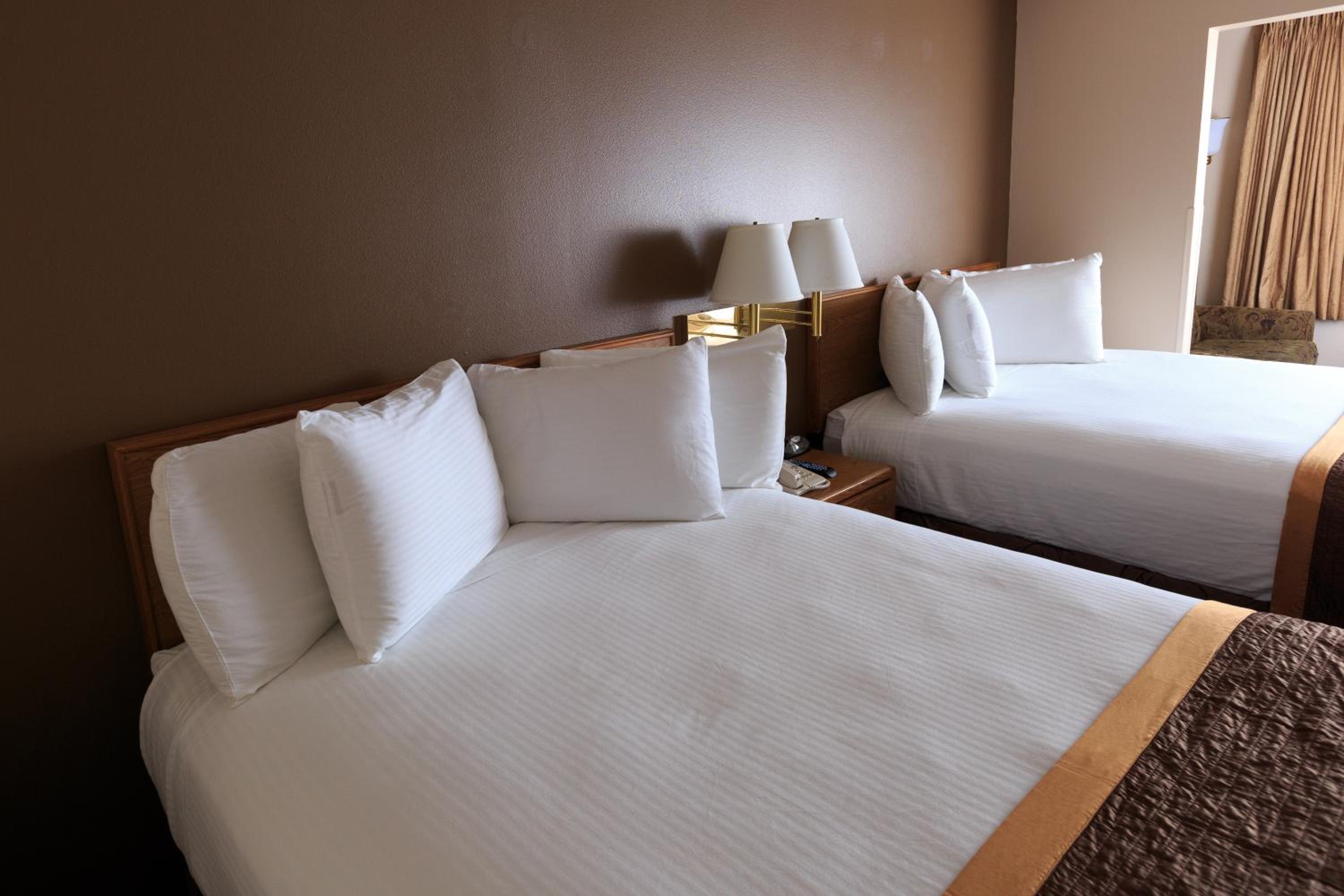 Double Queen Suite - Photo 7