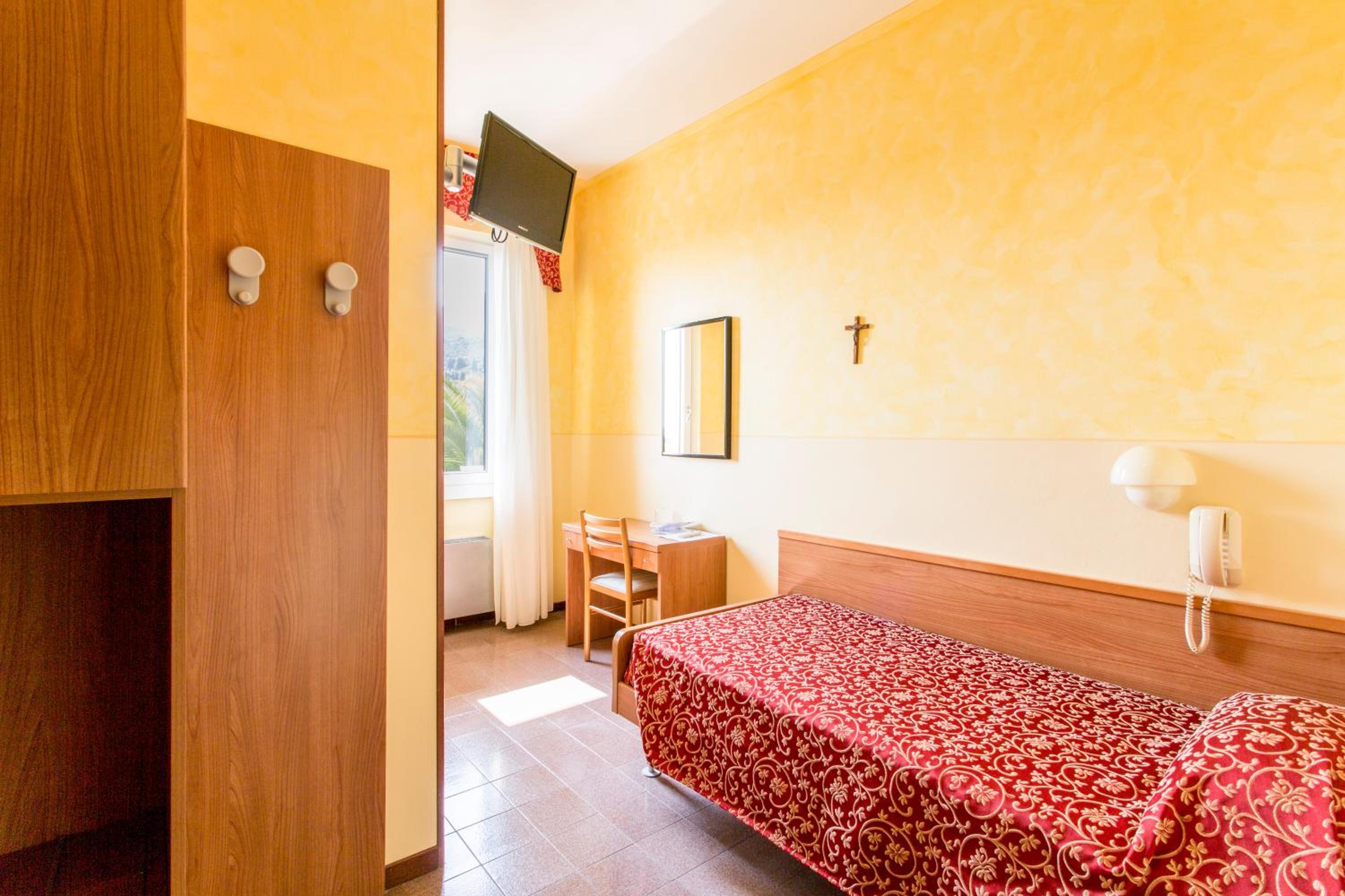 Single Room with Balcony photo 1
