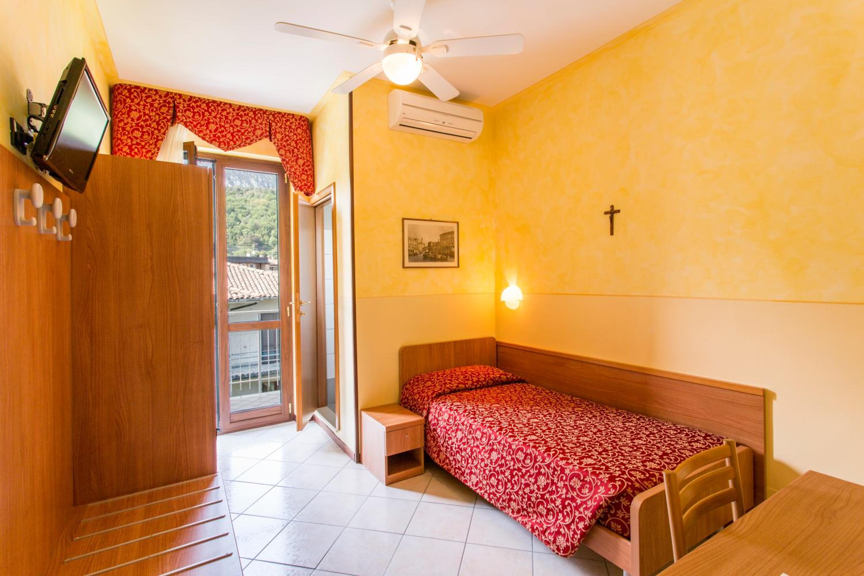Single Room with Balcony photo 2