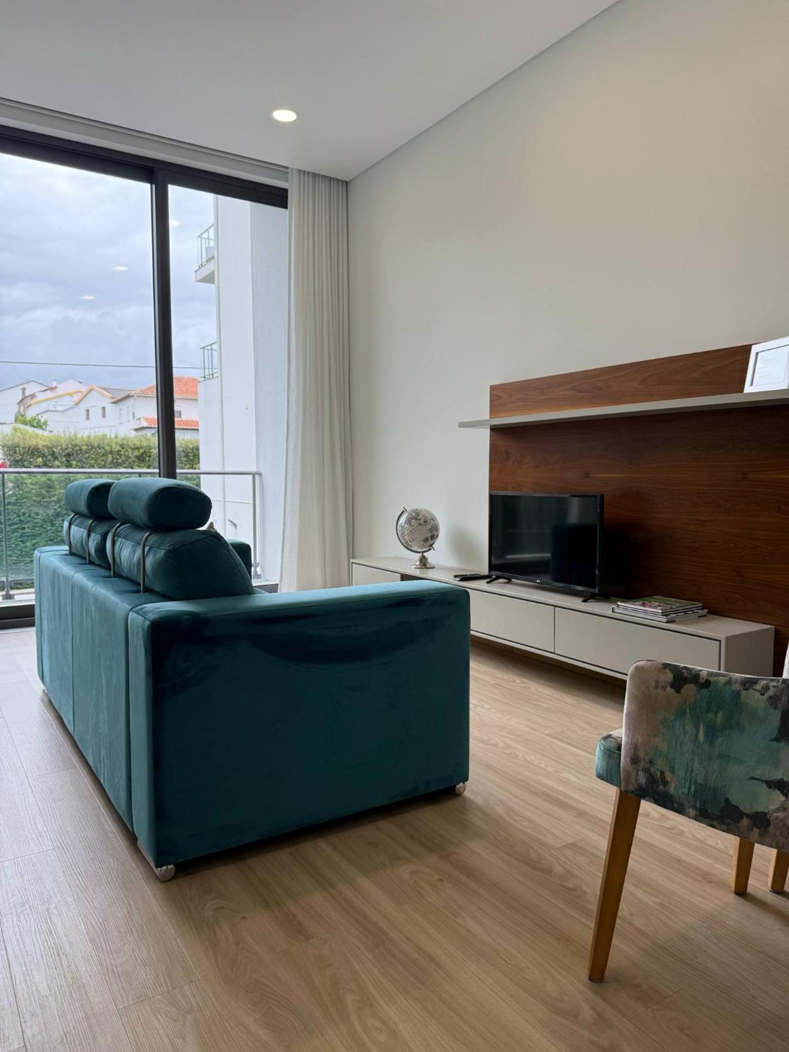 Deluxe One-Bedroom Apartment