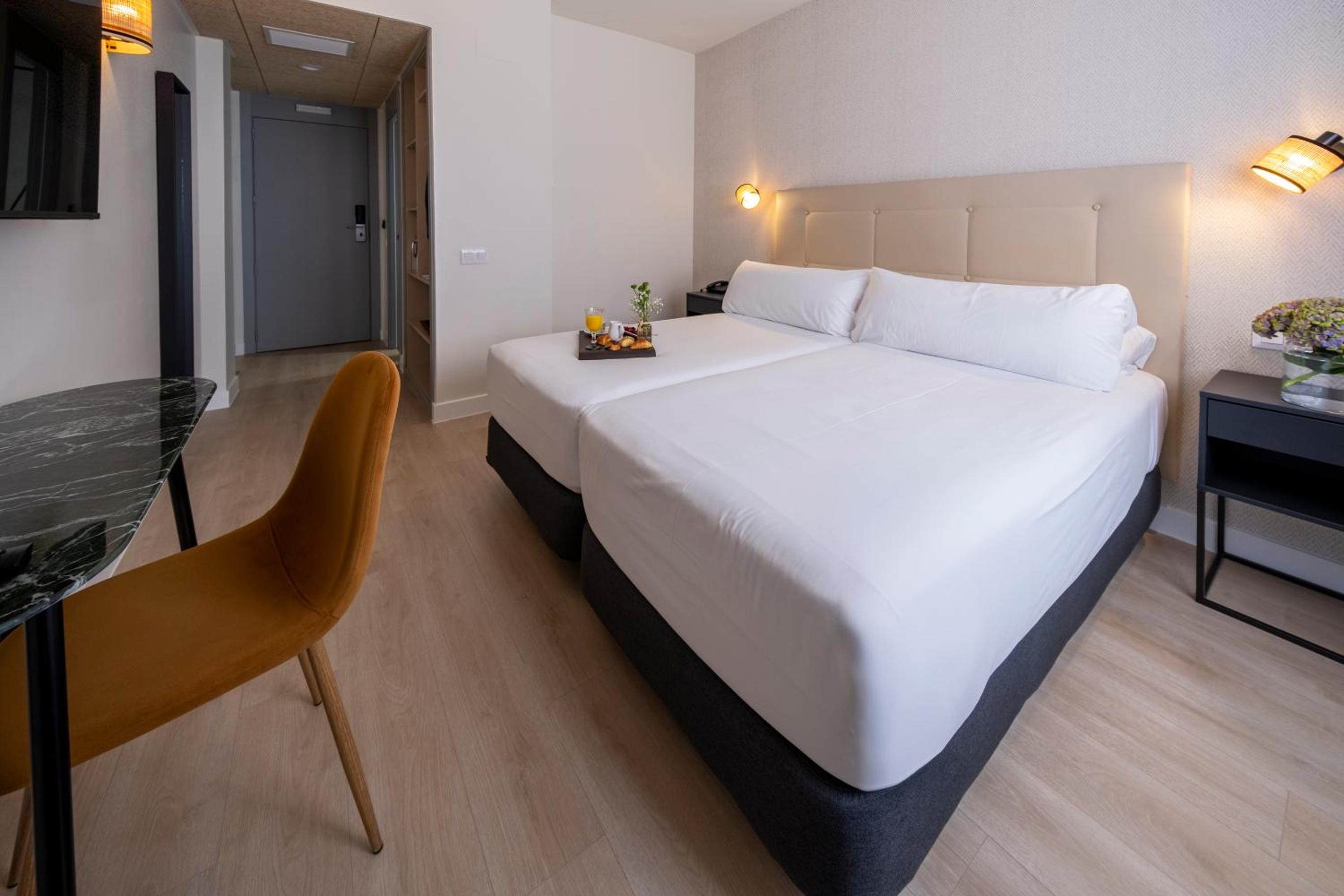 Deluxe Double or Twin Room - Photo 2