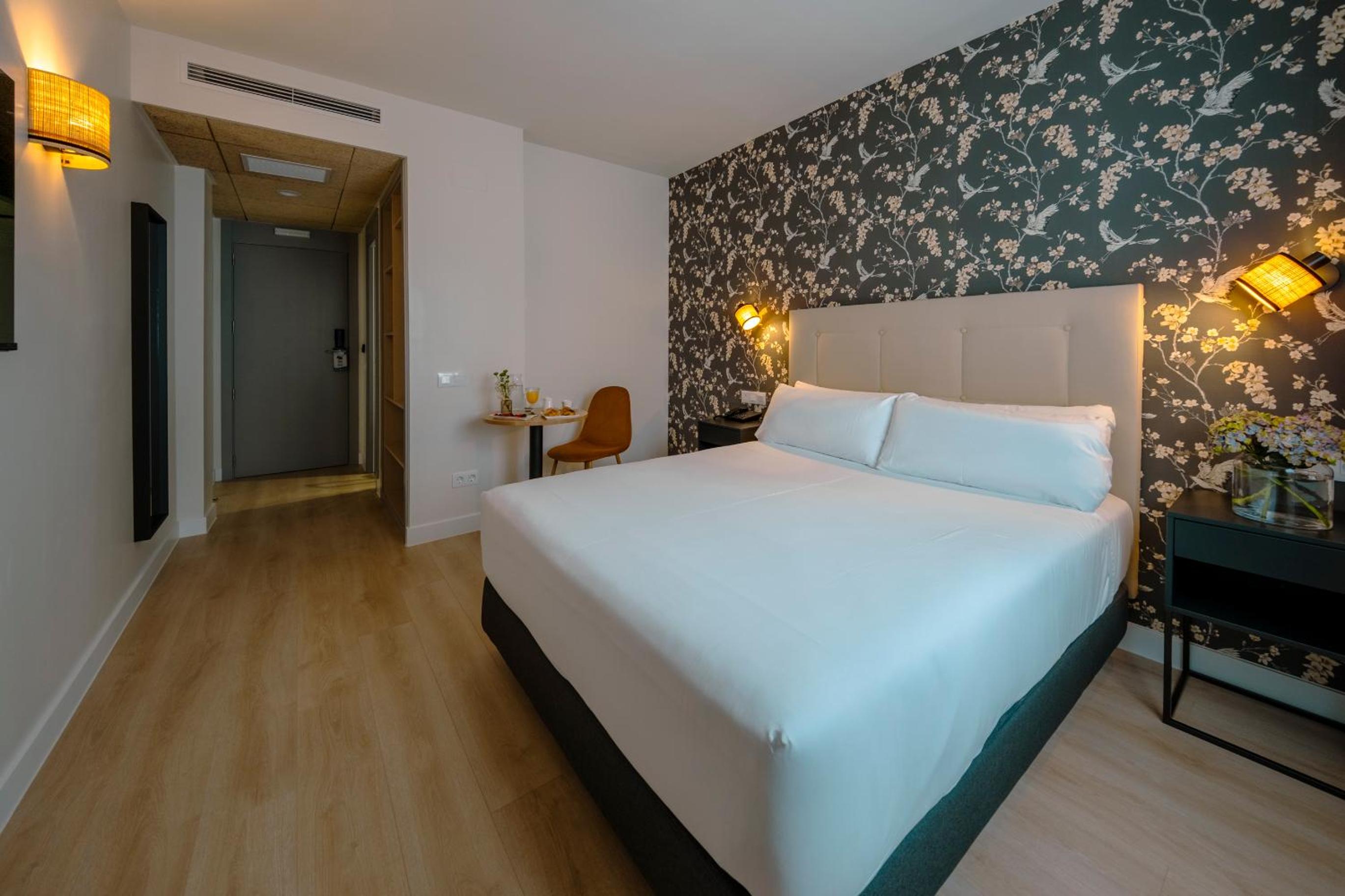 Deluxe Double or Twin Room - Photo 6