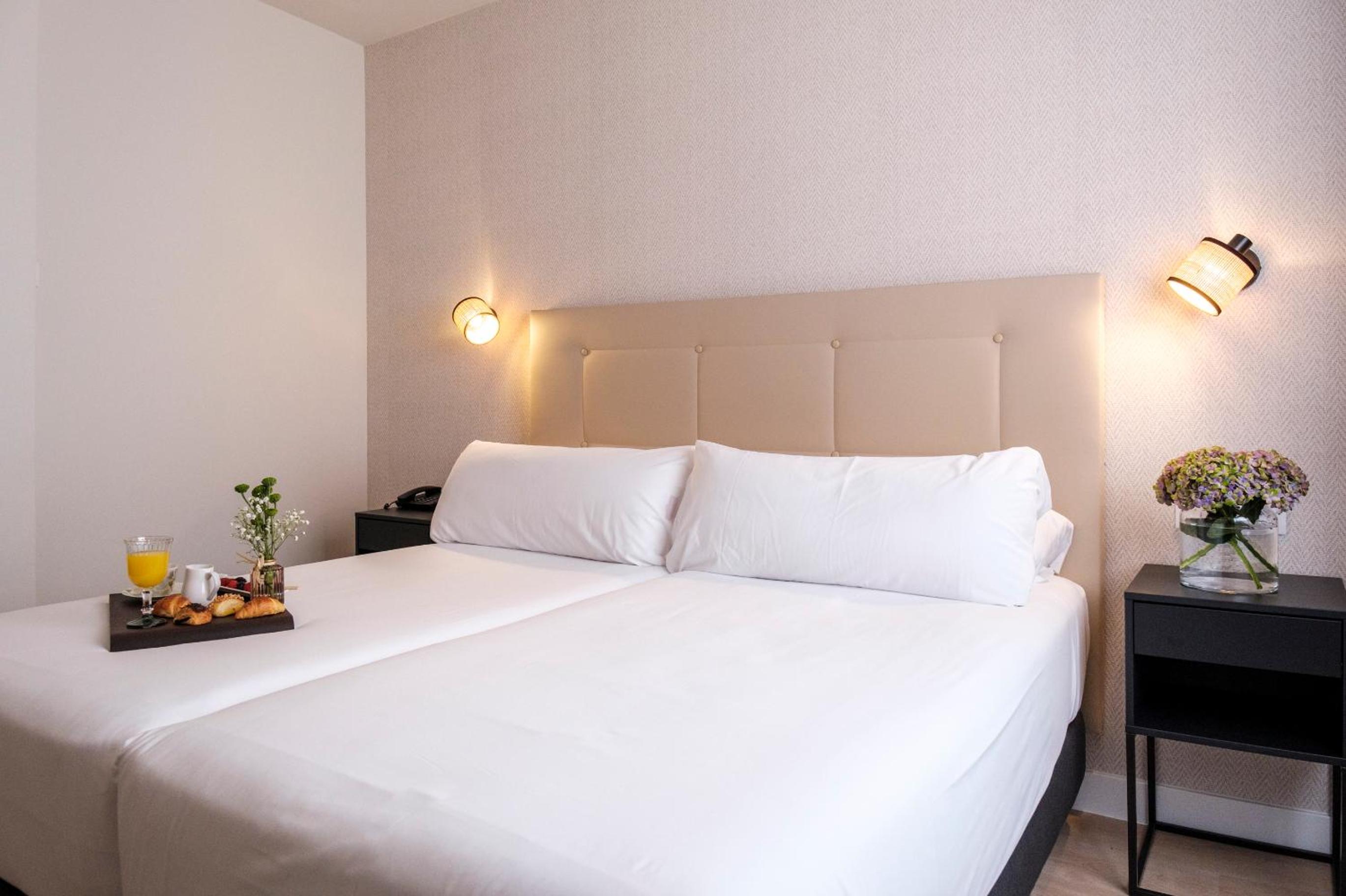 Deluxe Double or Twin Room - Photo 8
