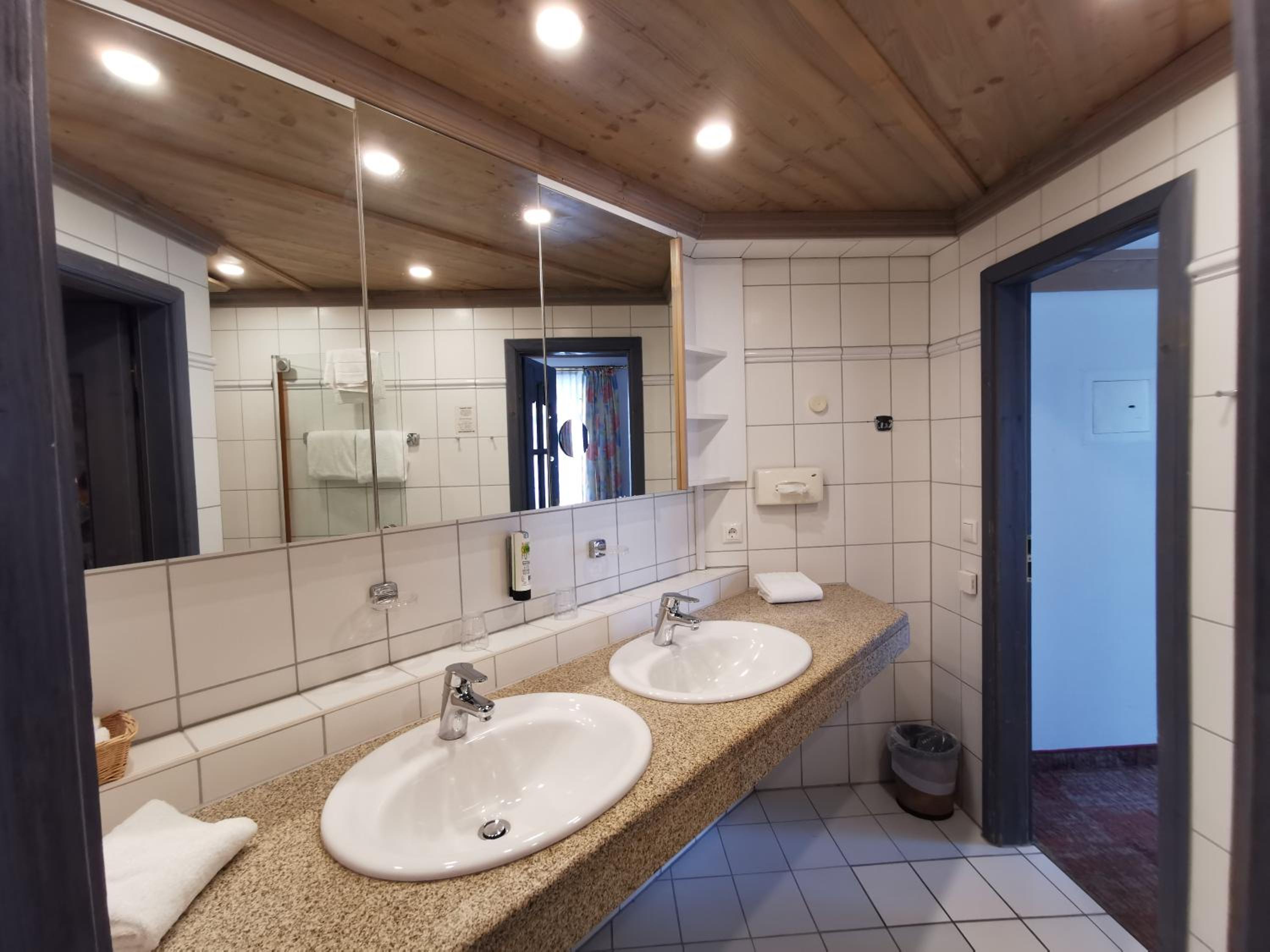 Deluxe Double Room with Balcony photo 2