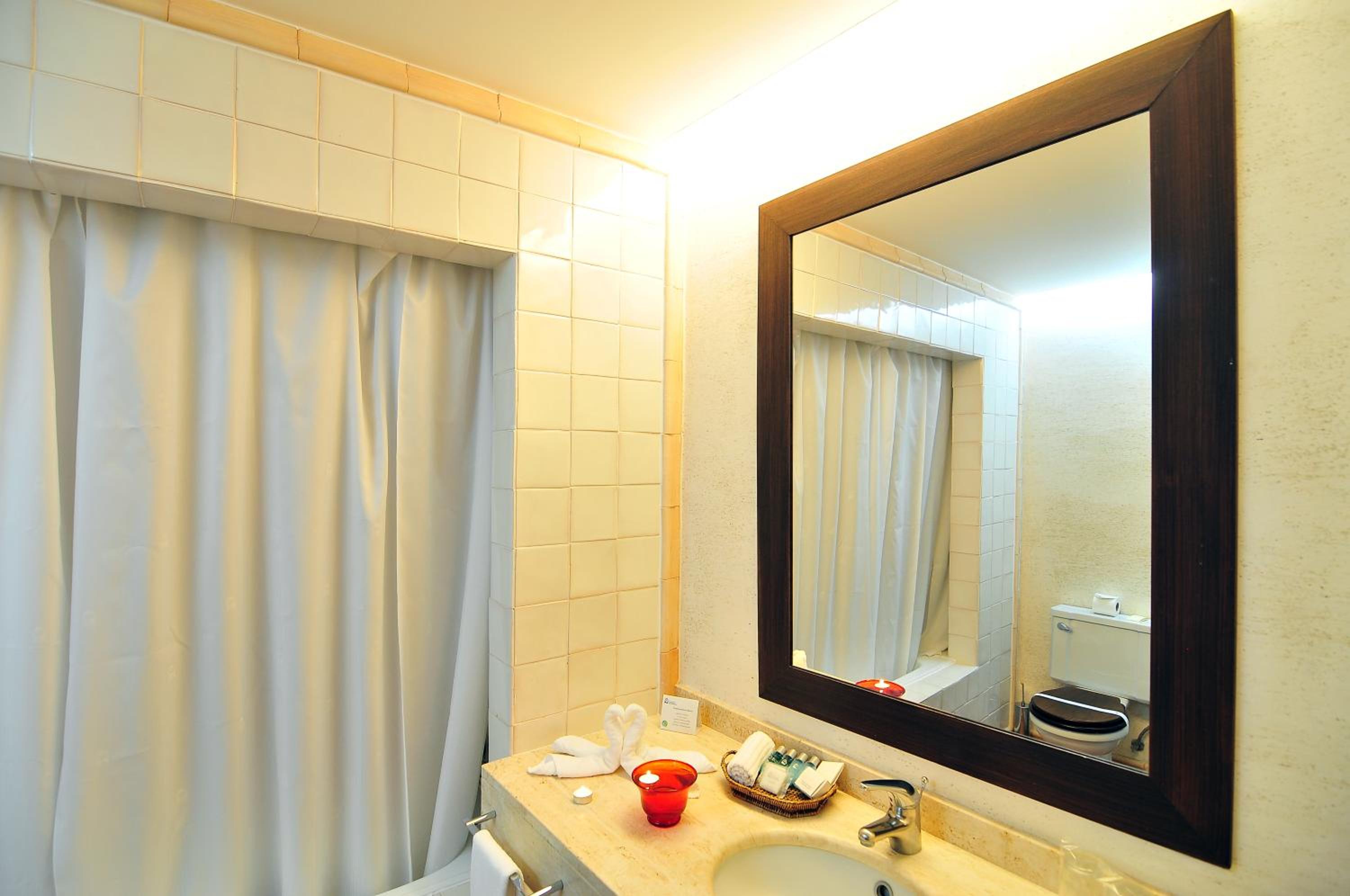 Twin Room with Balcony - Photo 4