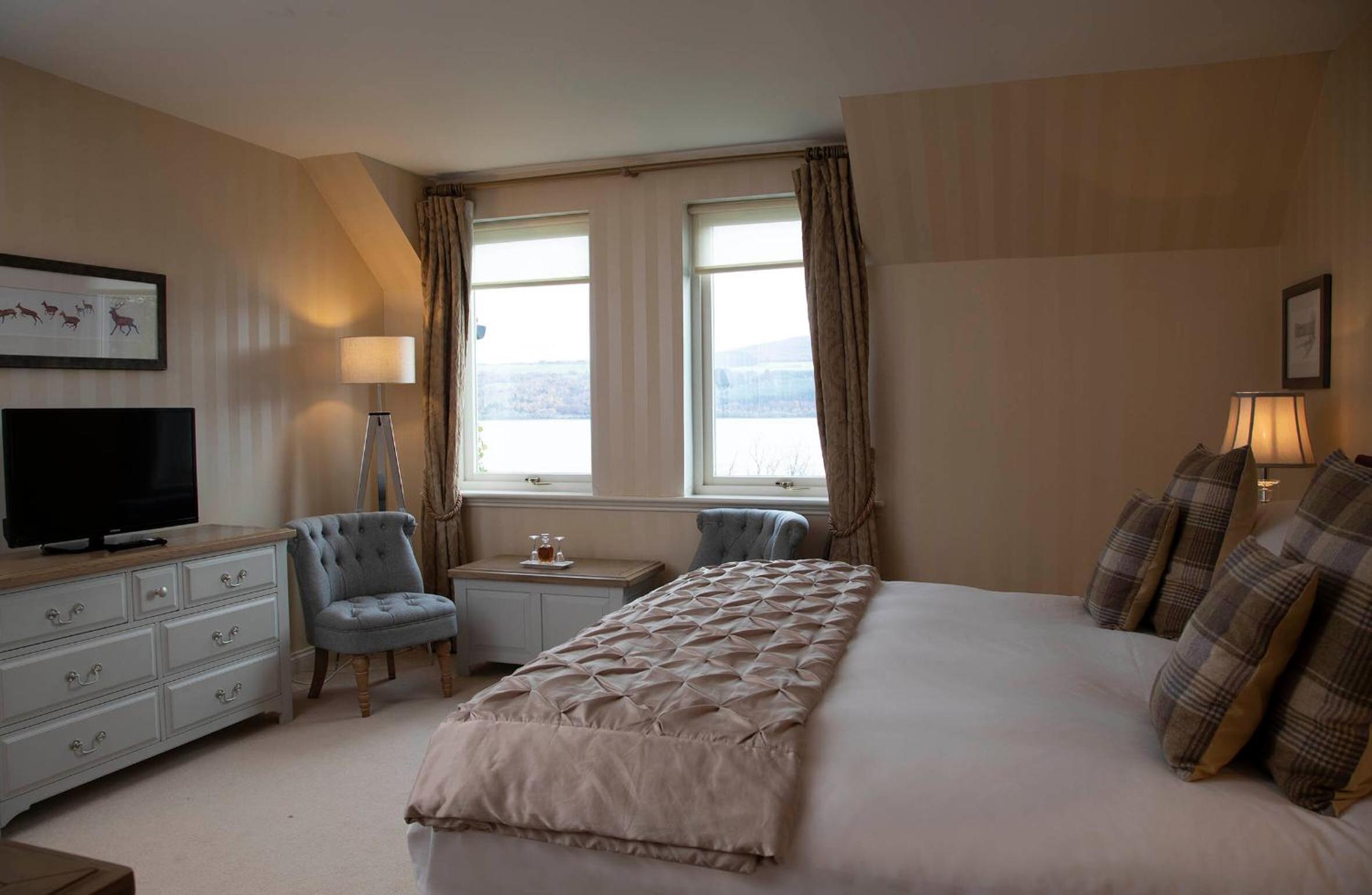 Double or Twin Room with Lake View