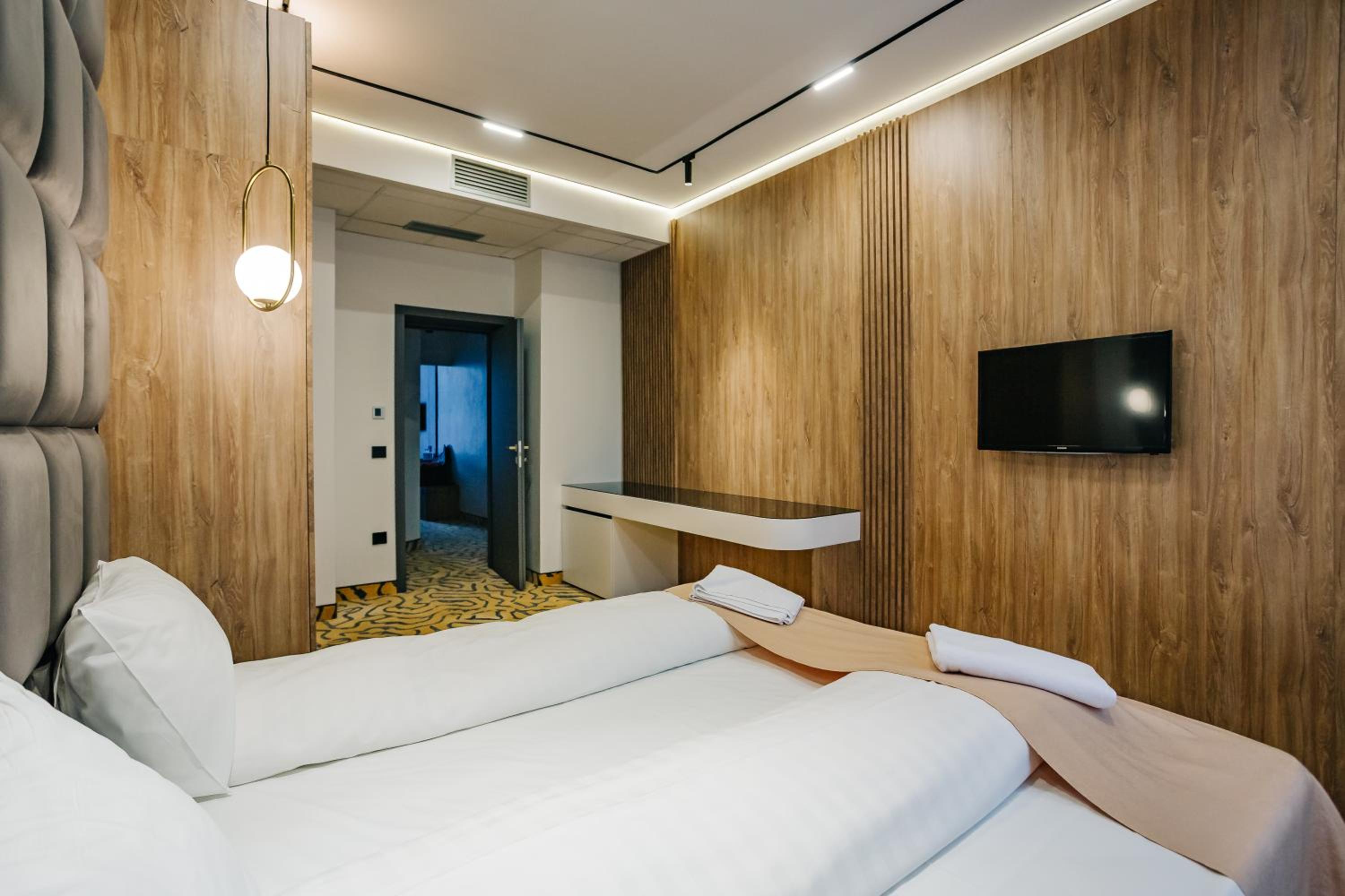 King Suite with Pool View photo 1