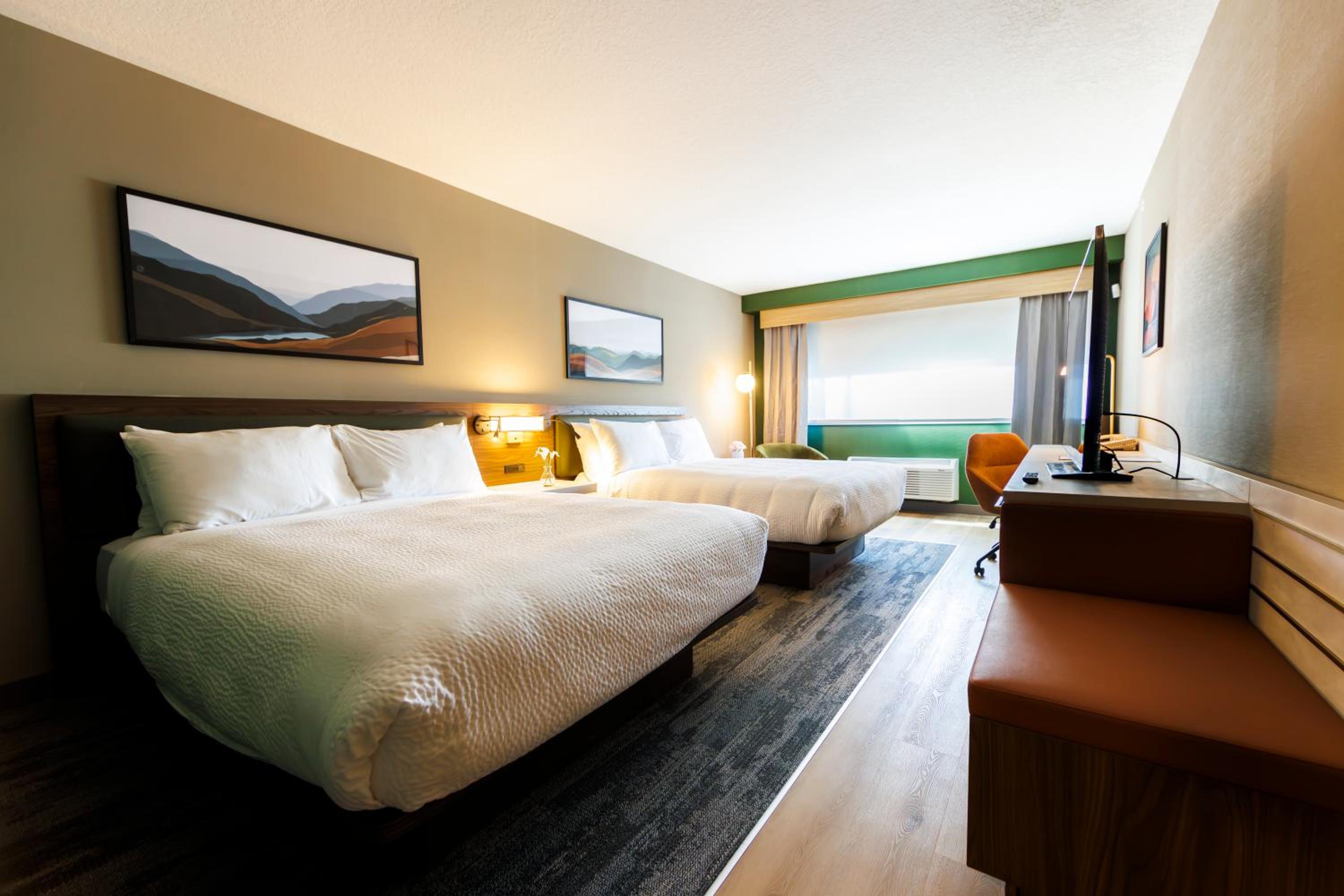 Queen Room with Two Queen Beds photo 2