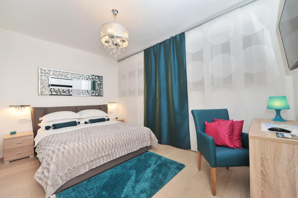 One-Bedroom Deluxe Apartment