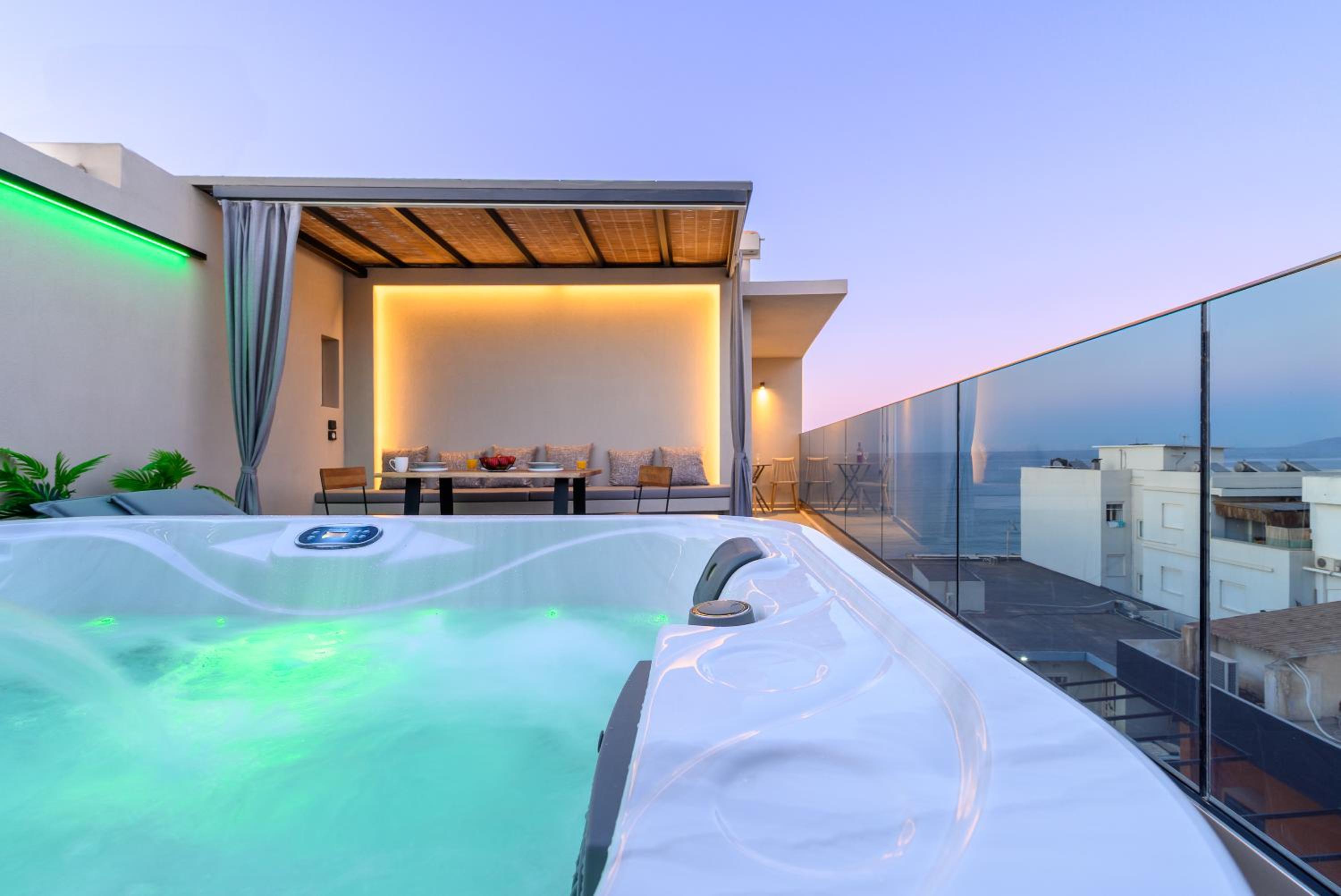 One-Bedroom Apartment with Rooftop Spa Bath II photo 1