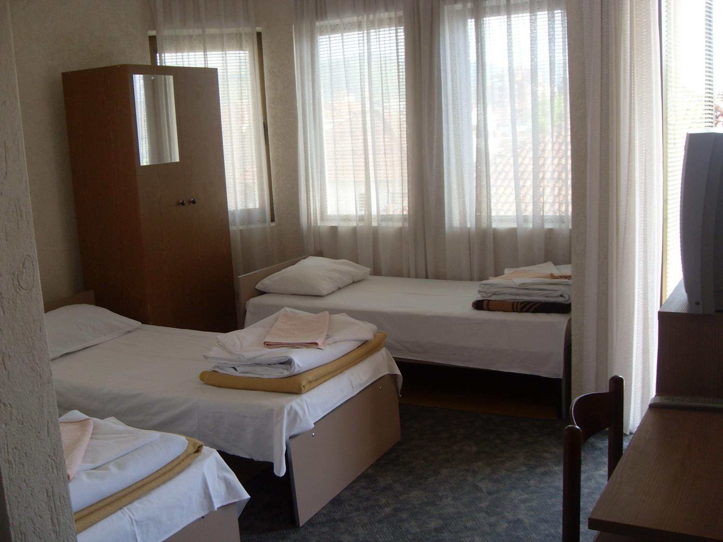 Triple Room - Photo 13