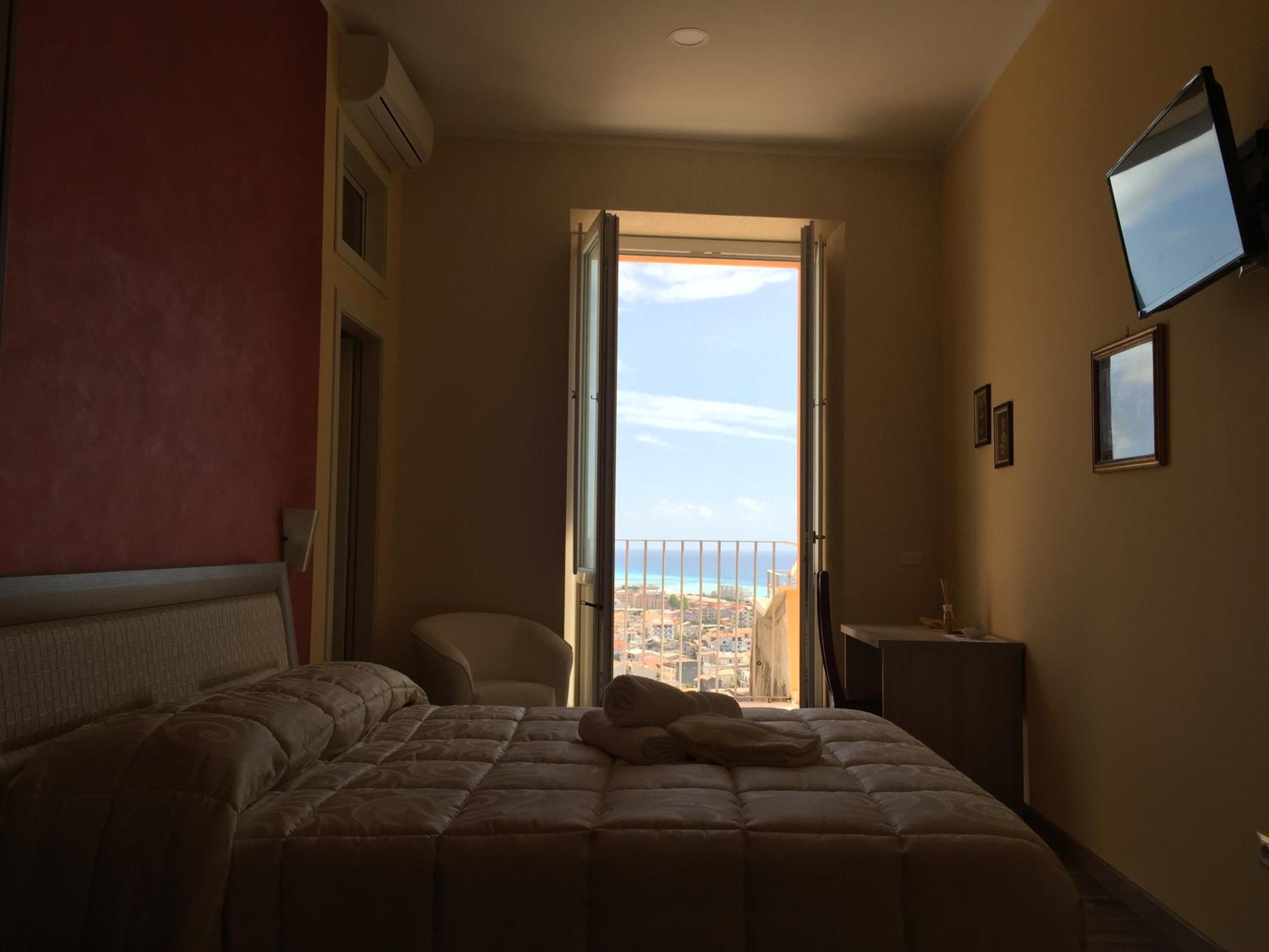 Queen Room with Sea View
