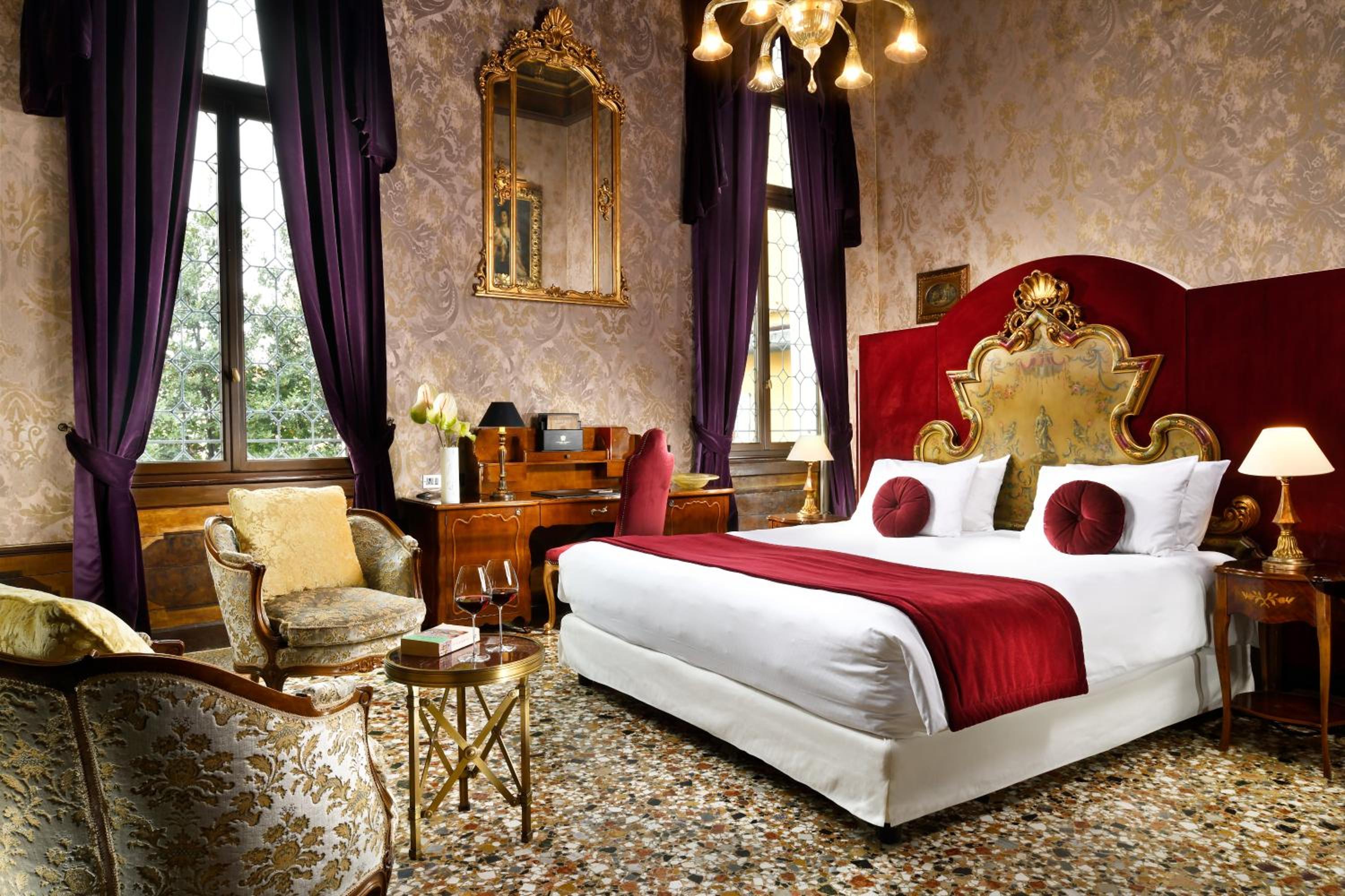 Luxury Suite Grand Canal Open Plan