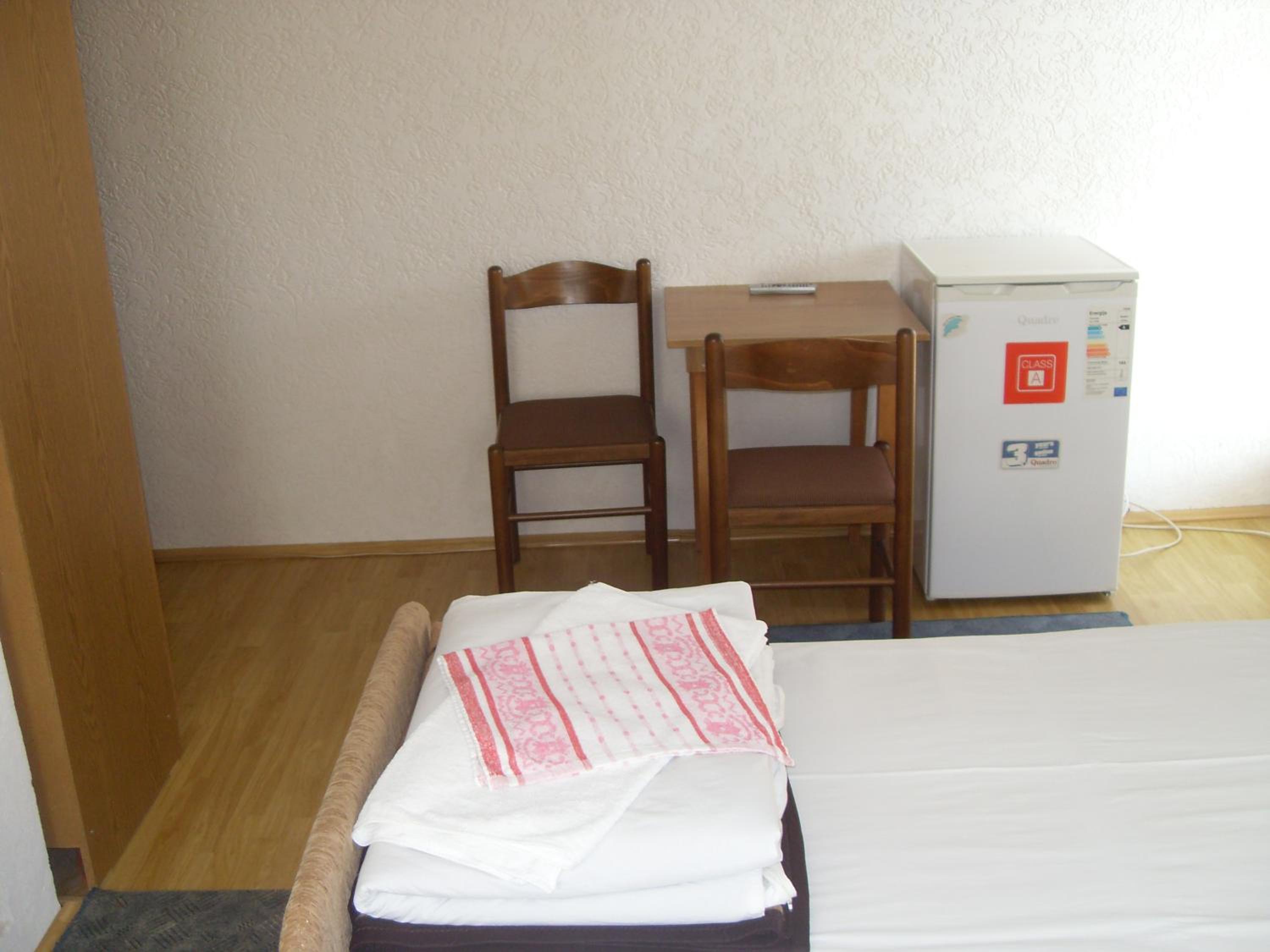Twin Room - Photo 9