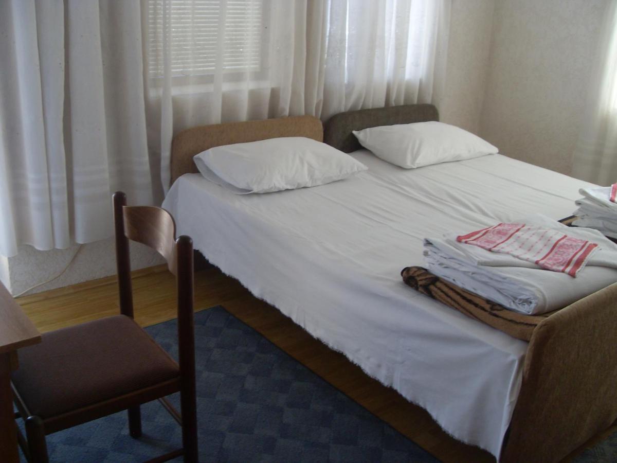 Twin Room - Photo 10