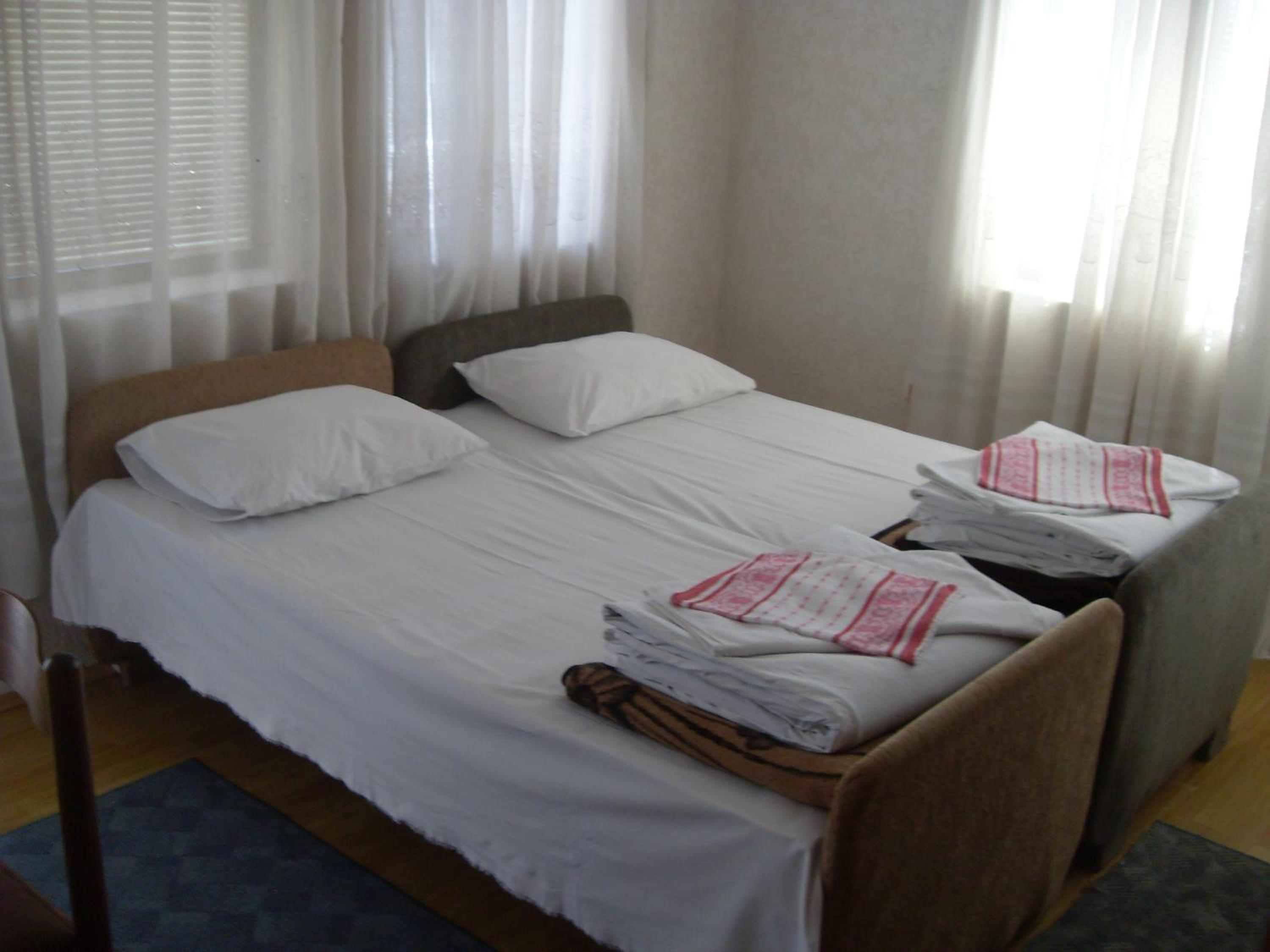 Twin Room - Photo 11