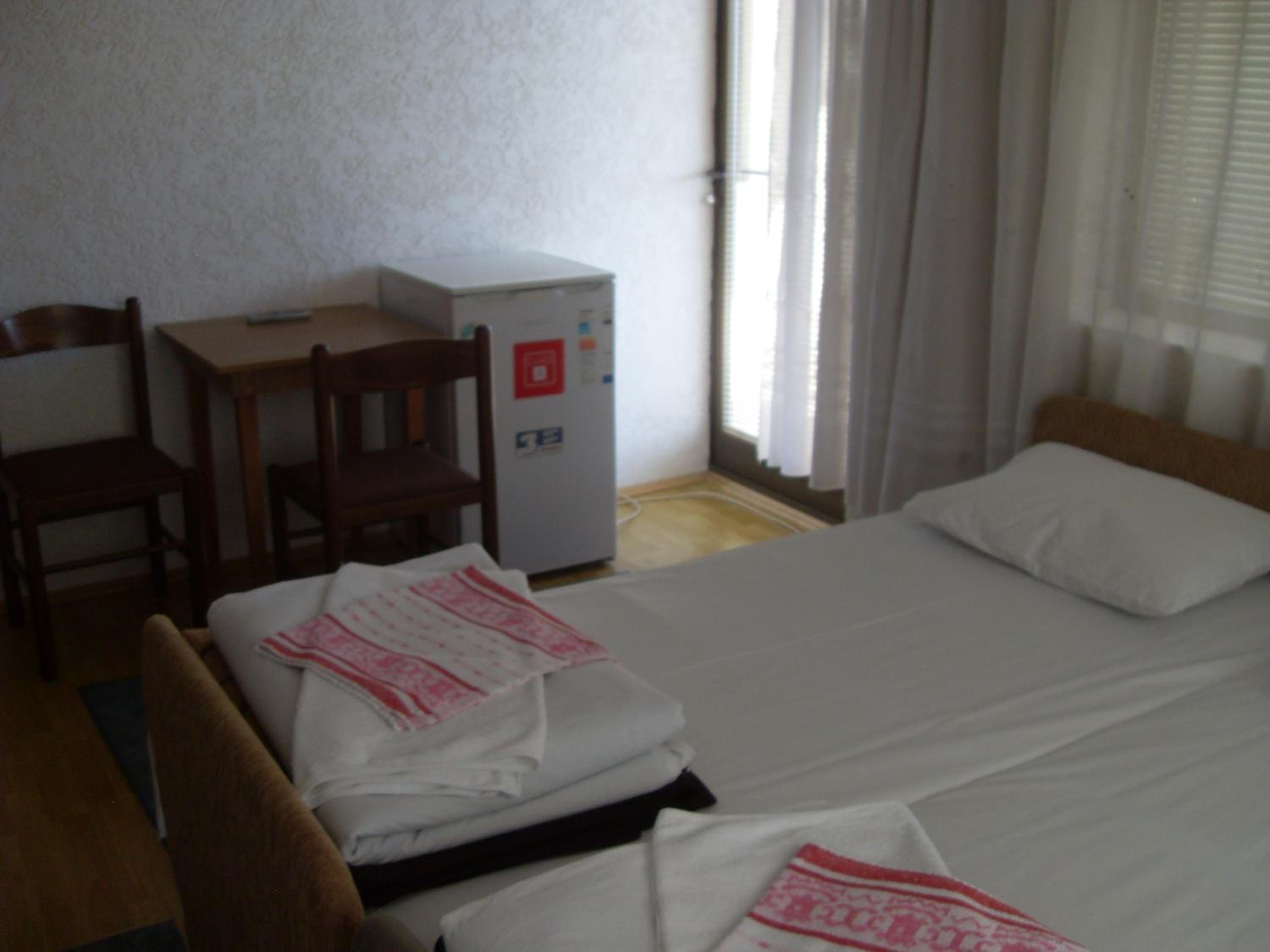 Twin Room - Photo 12