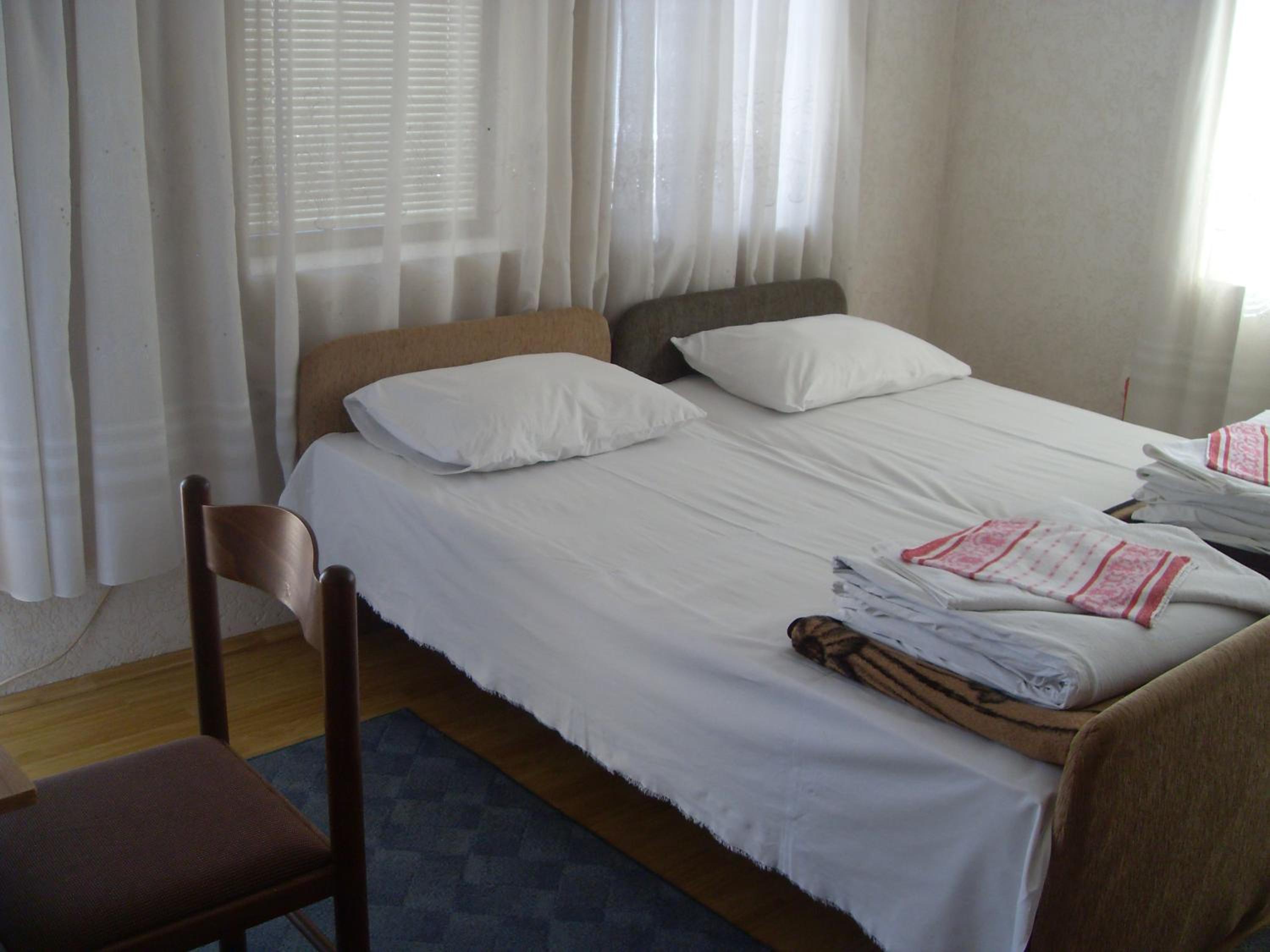 Twin Room - Photo 3