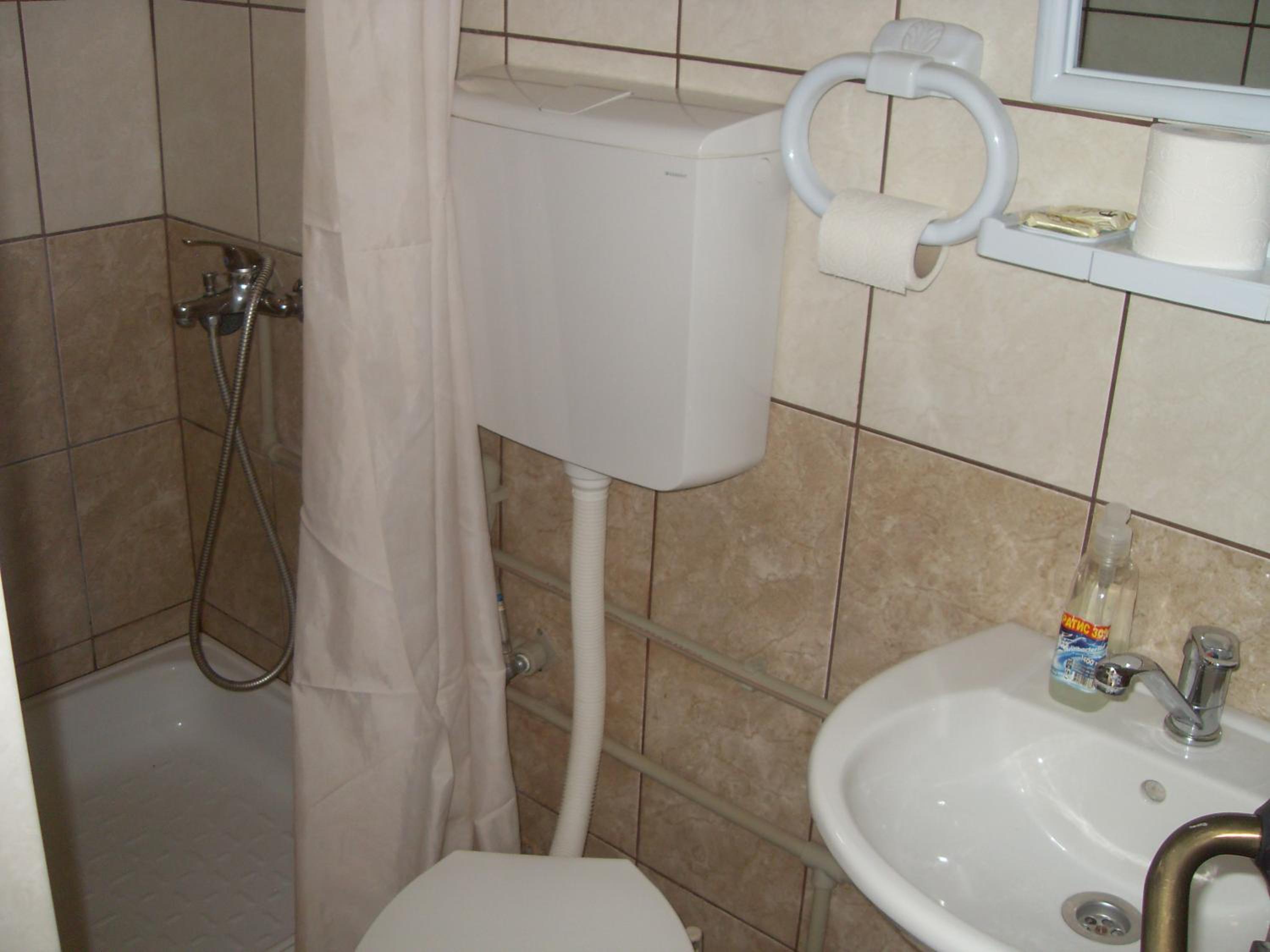 Twin Room - Photo 13